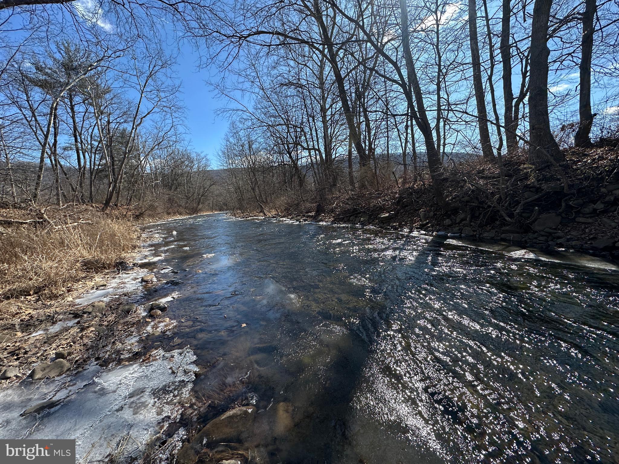 NORTH RIVER RUN - Land