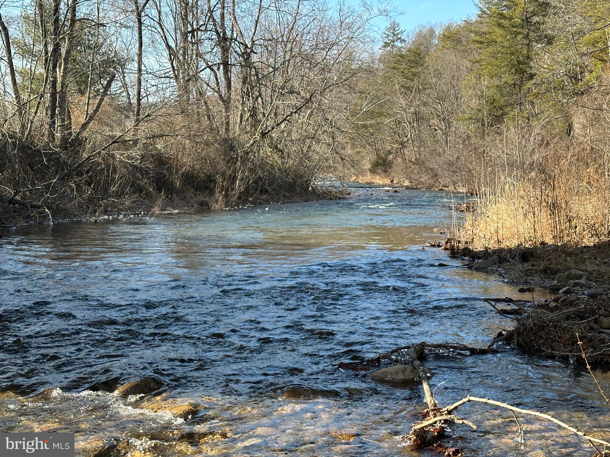 NORTH RIVER RUN - Land