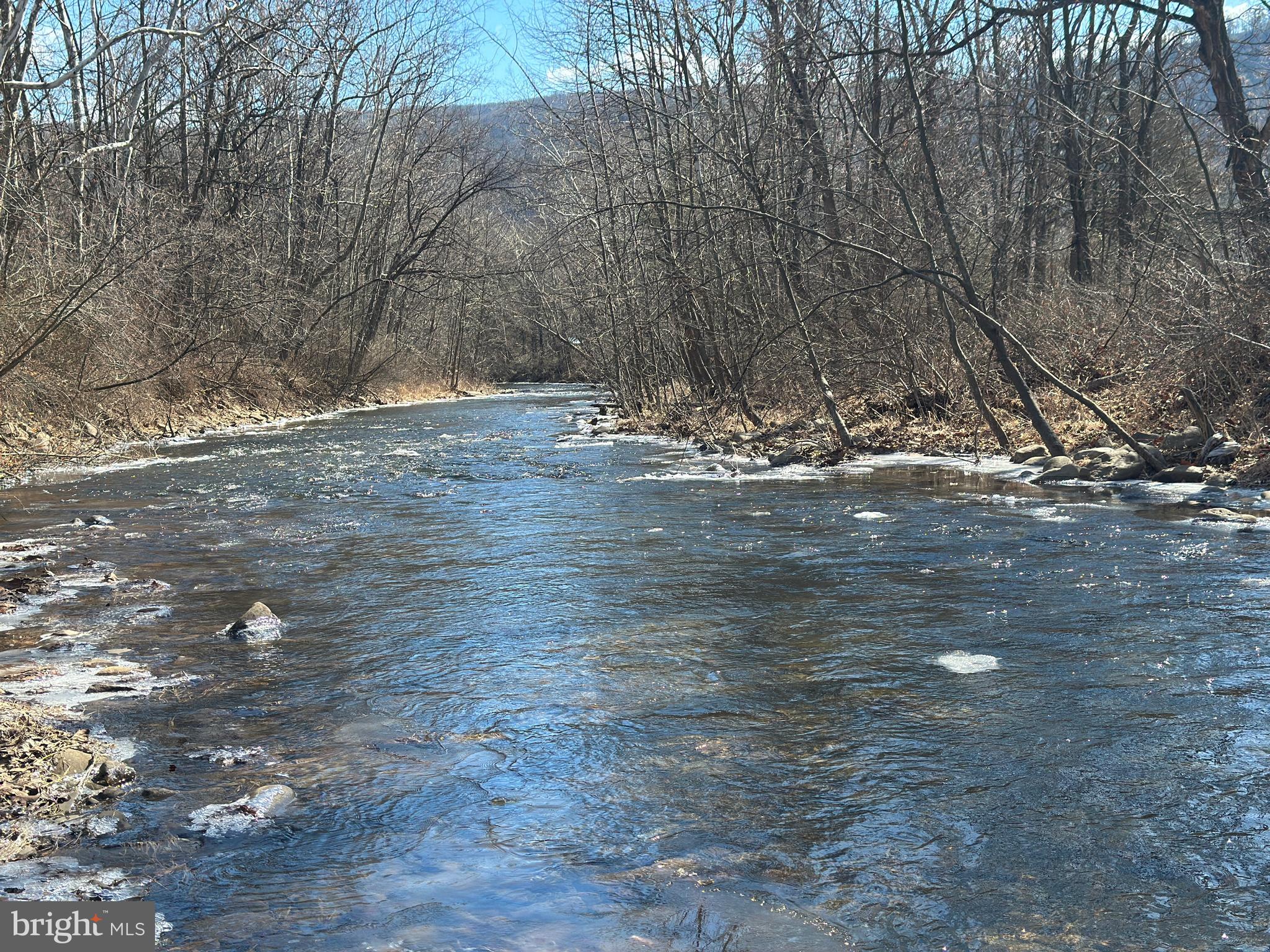 NORTH RIVER RUN - Land