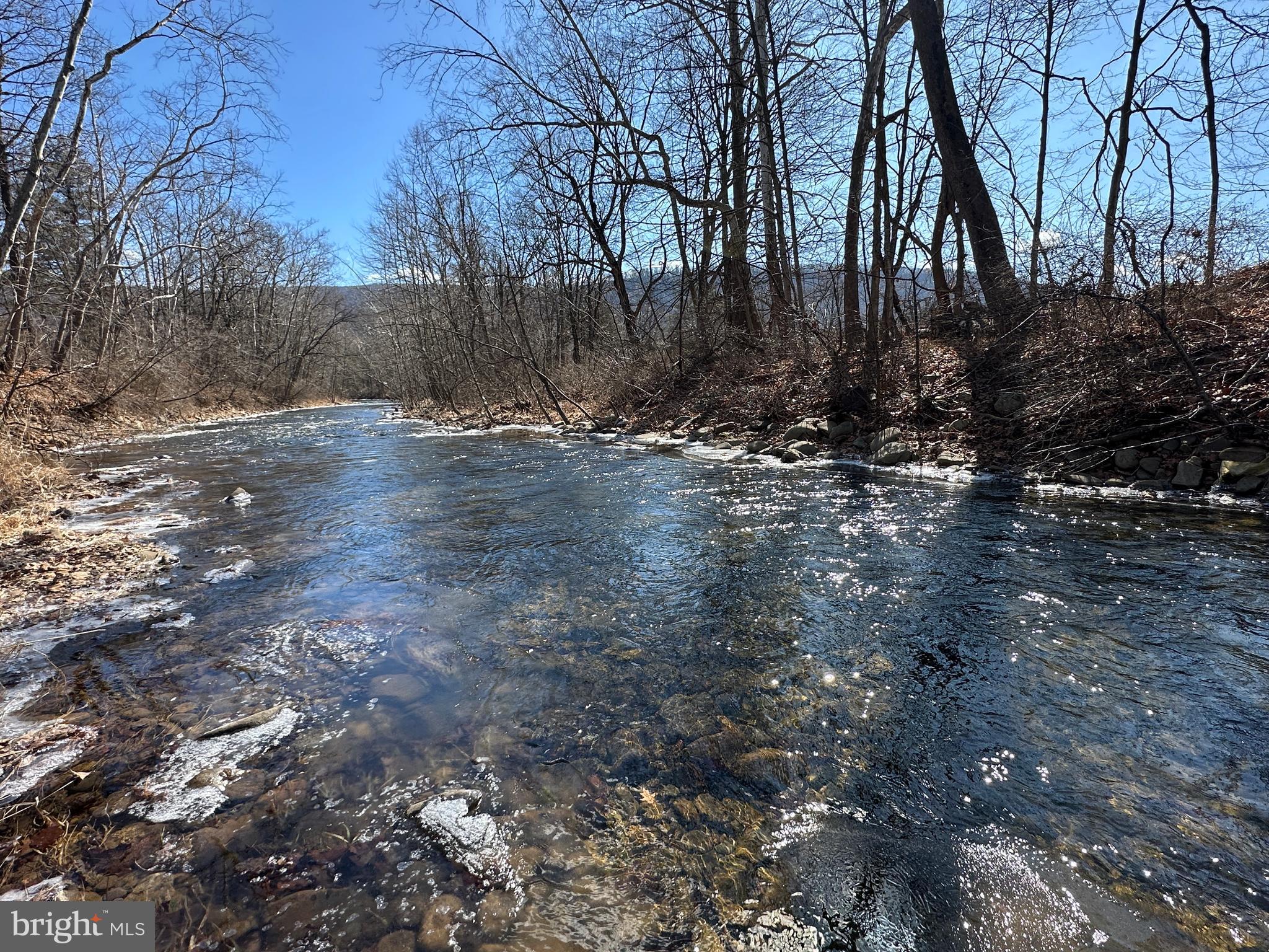 NORTH RIVER RUN - Land