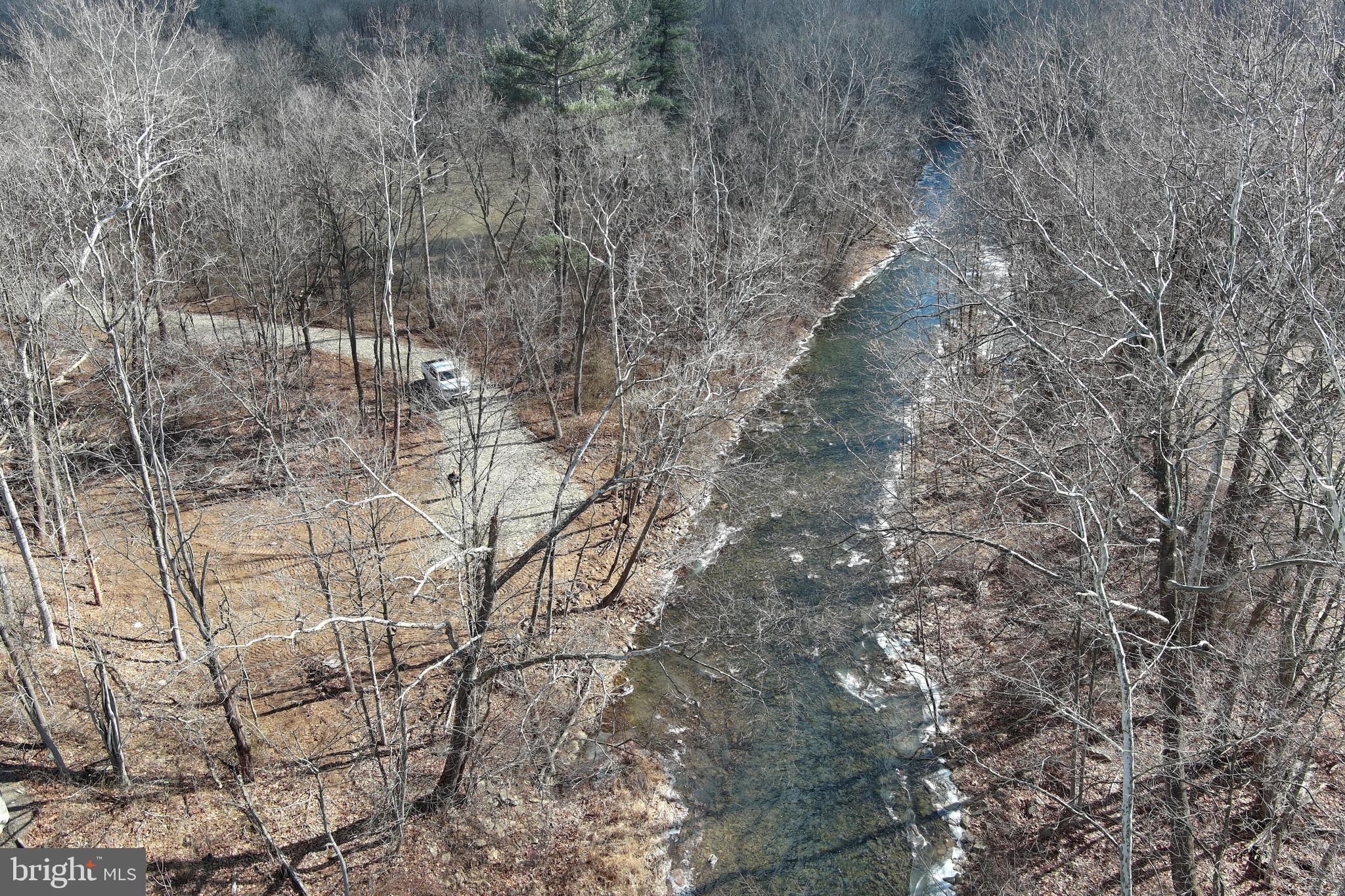 NORTH RIVER RUN - Land