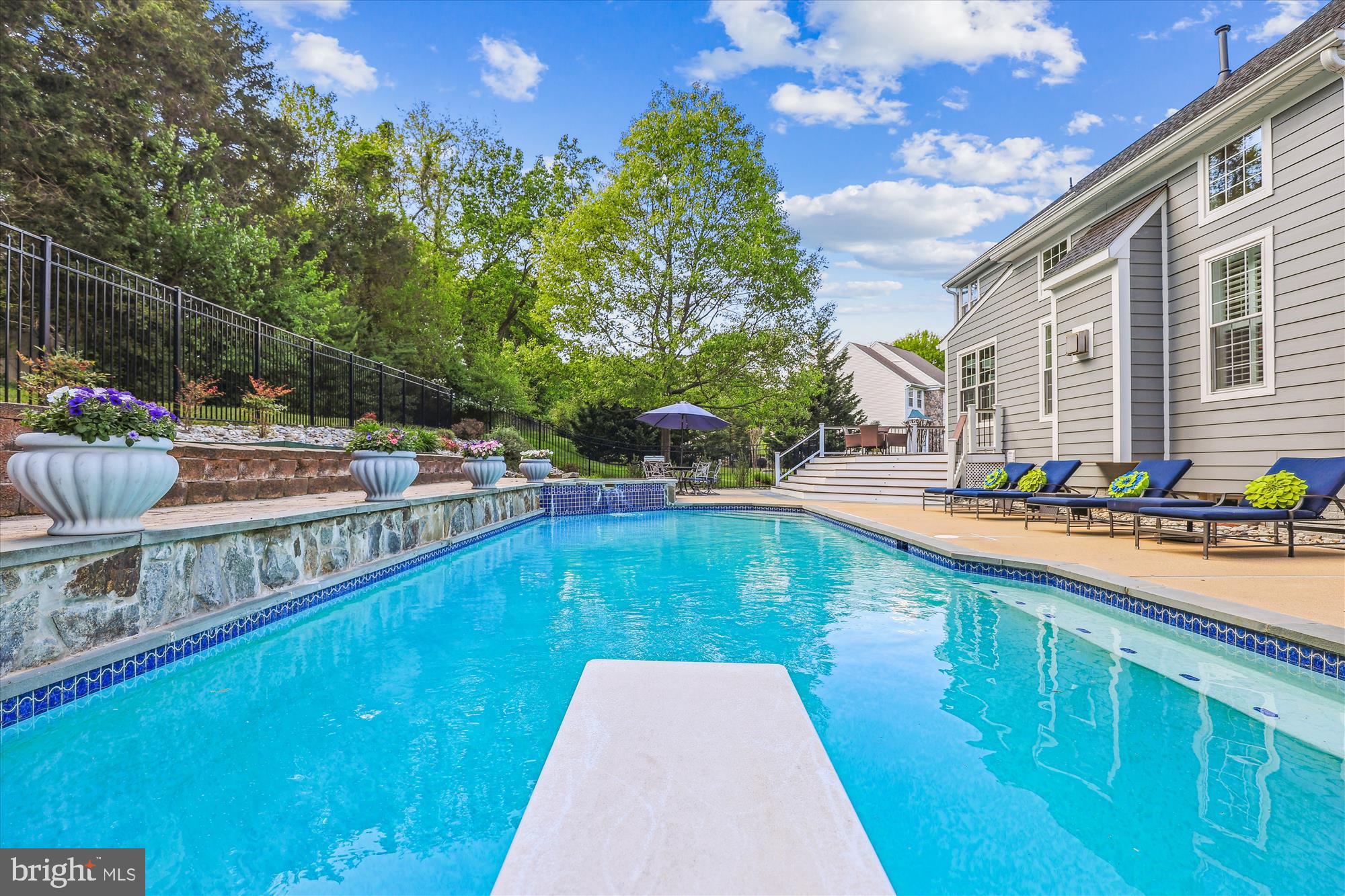 CROSSFIELDS - Residential