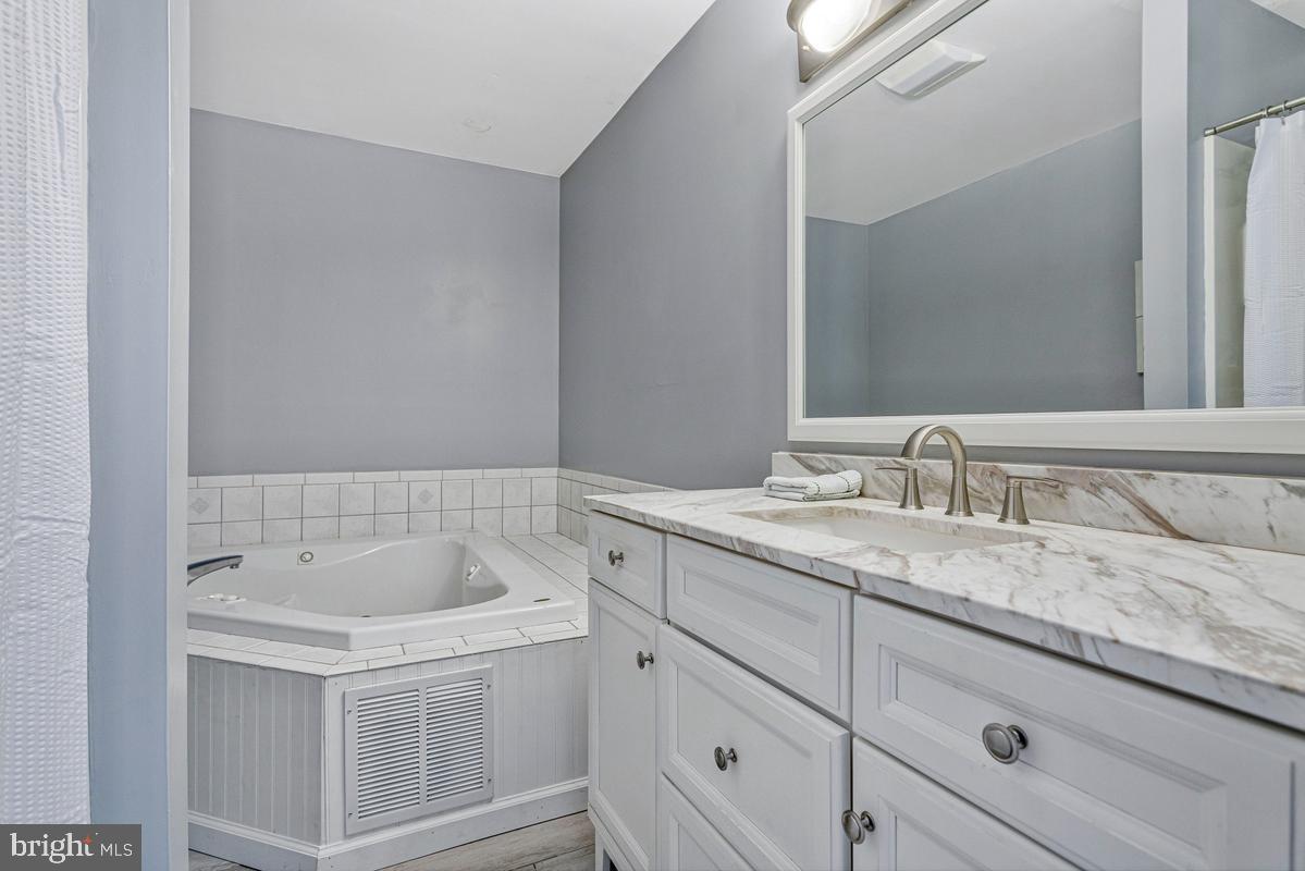 KENWOOD BEACH - Residential