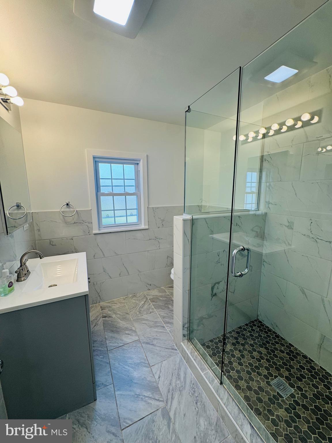EAST KENSINGTON - Residential