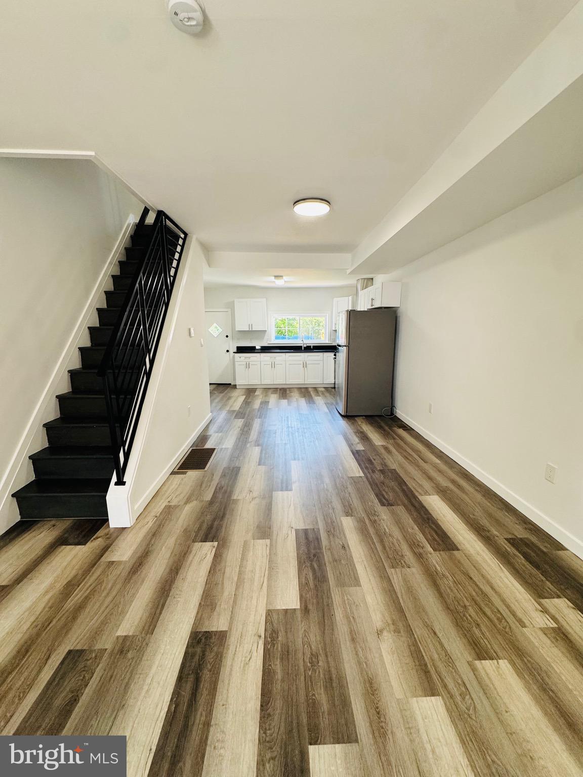 EAST KENSINGTON - Residential