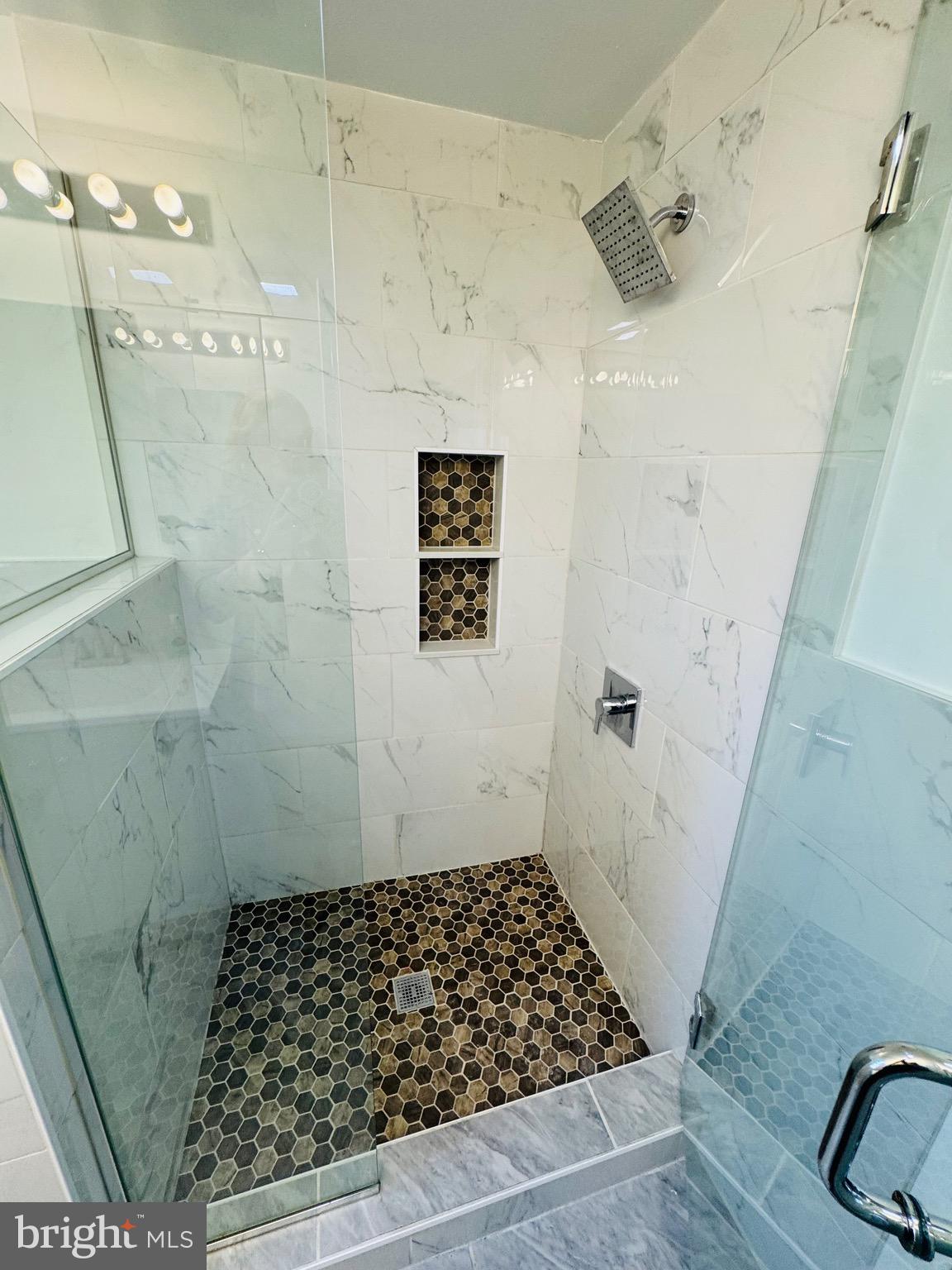 EAST KENSINGTON - Residential