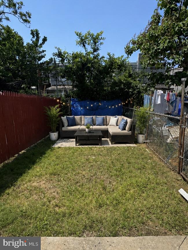 EAST KENSINGTON - Residential