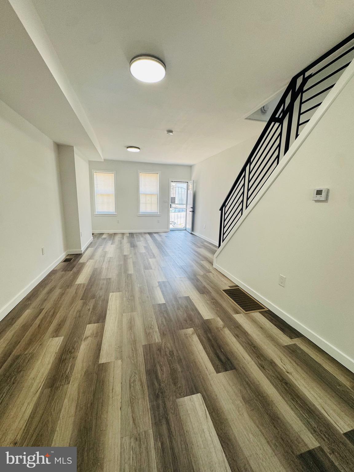 EAST KENSINGTON - Residential