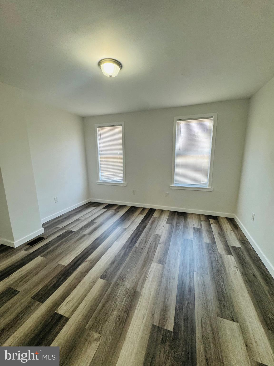 EAST KENSINGTON - Residential