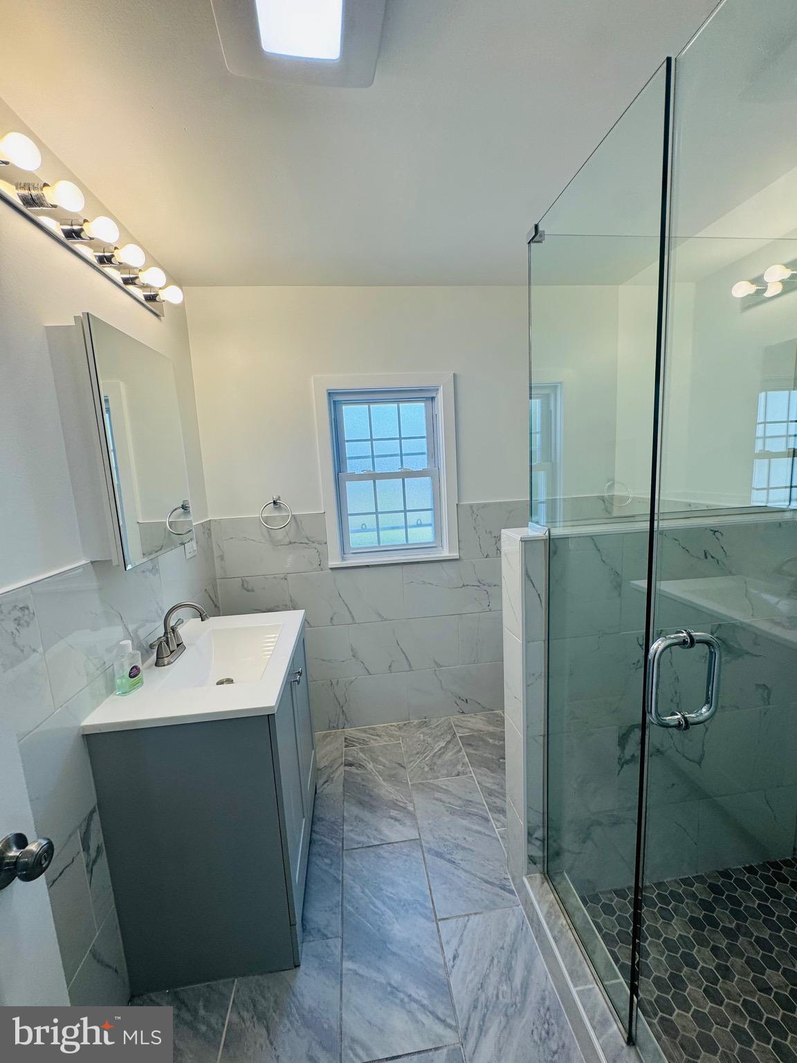EAST KENSINGTON - Residential