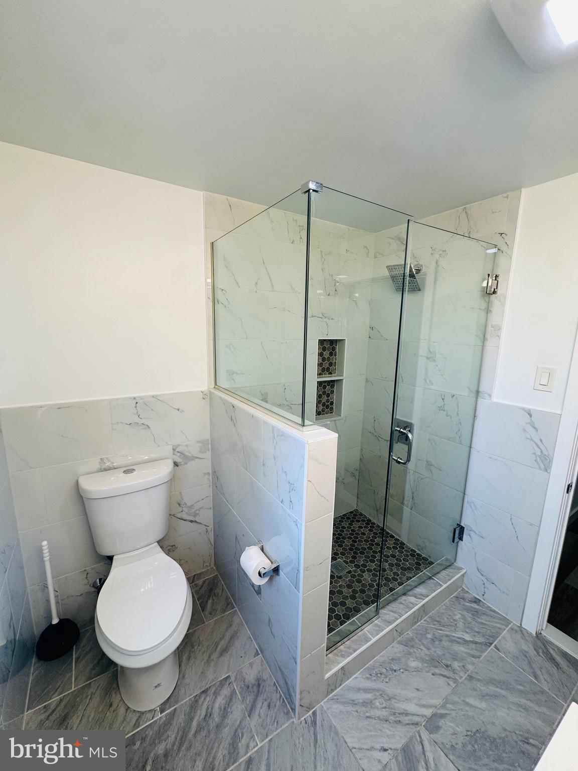 EAST KENSINGTON - Residential
