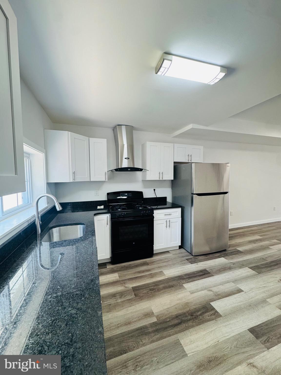 EAST KENSINGTON - Residential