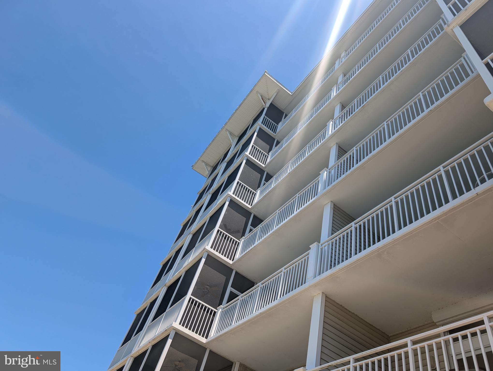 HARBOUR LIGHT CONDOS - Residential