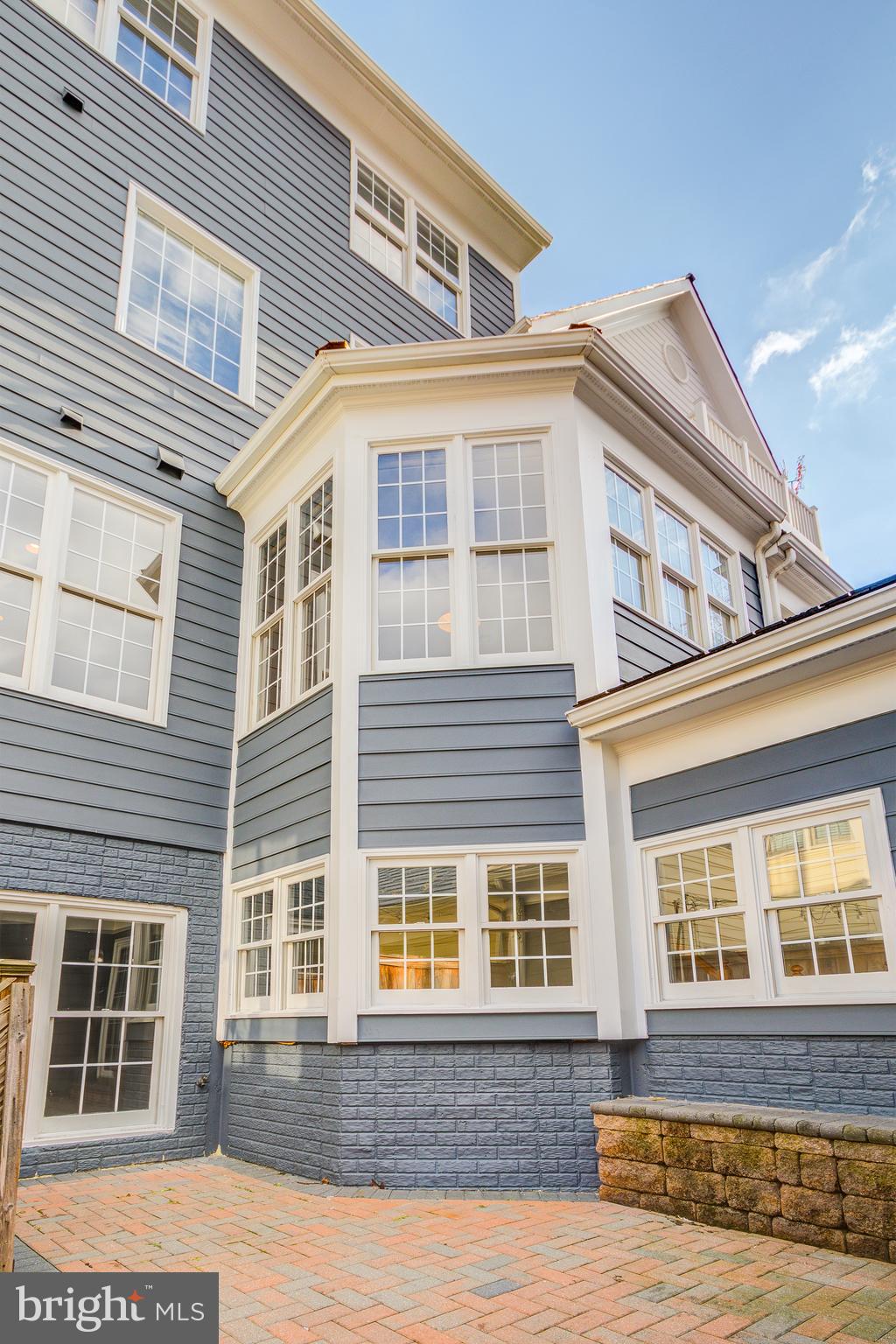 KENTLANDS MIDTOWN - Residential