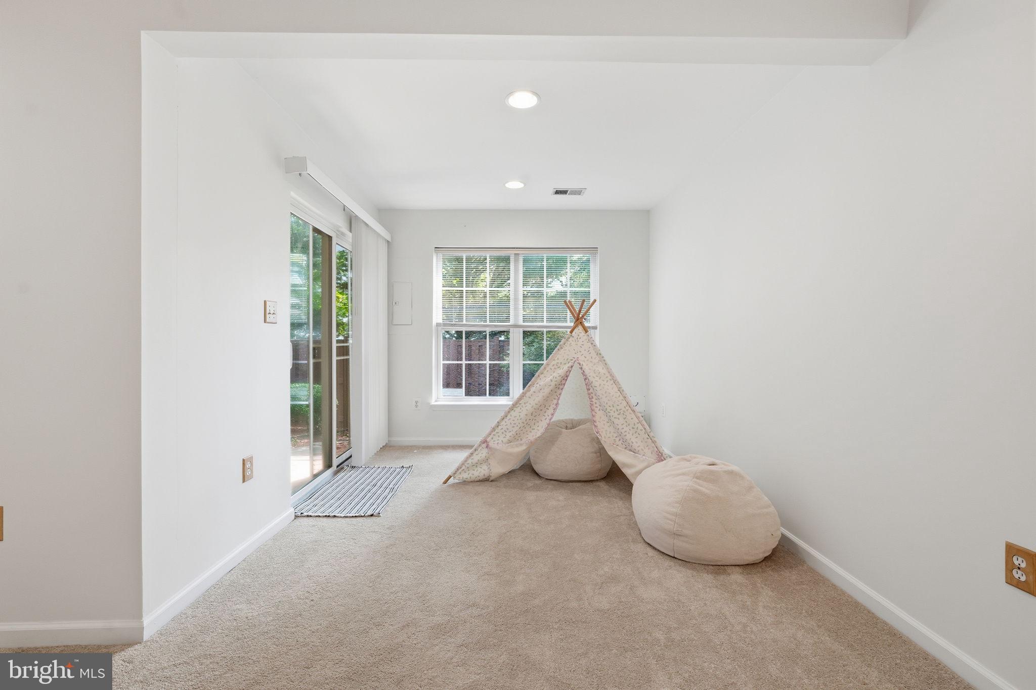 SOUTH RIDING - Residential