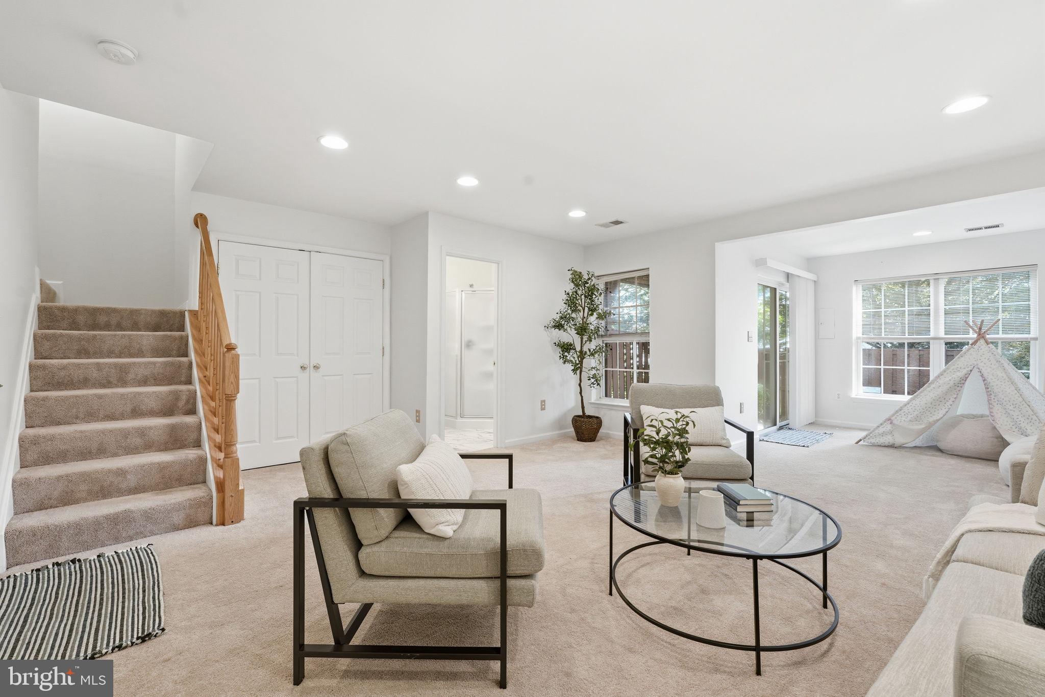 SOUTH RIDING - Residential