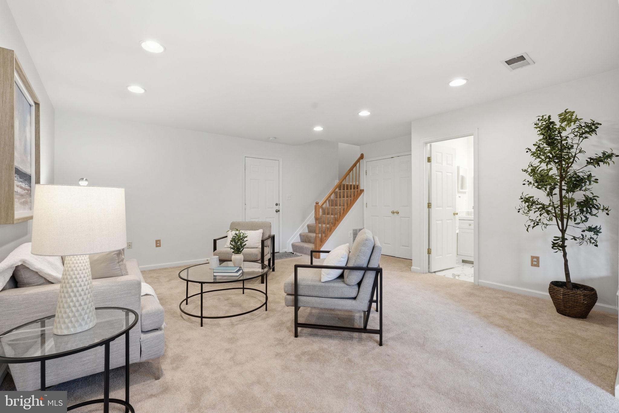 SOUTH RIDING - Residential