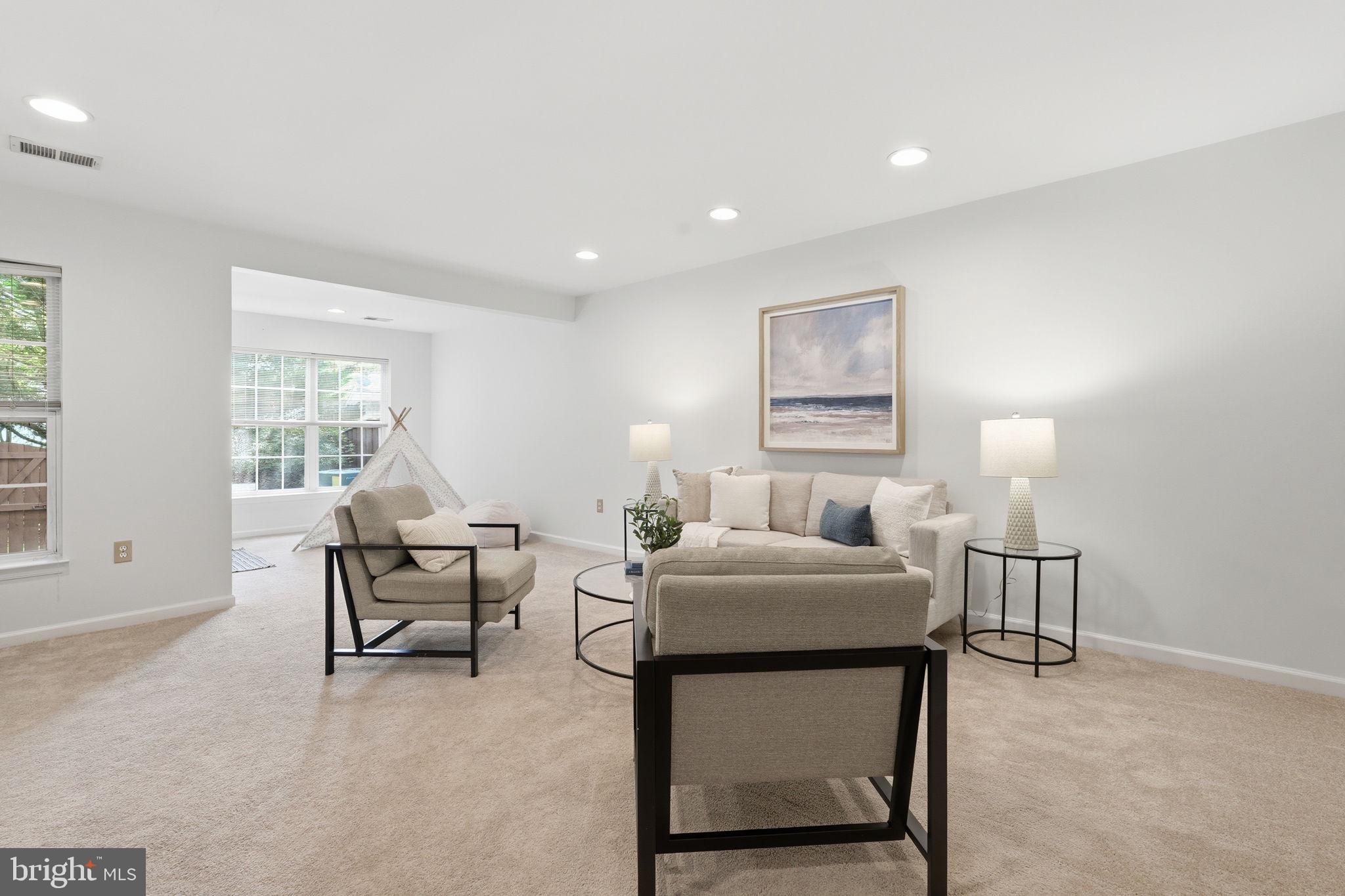 SOUTH RIDING - Residential