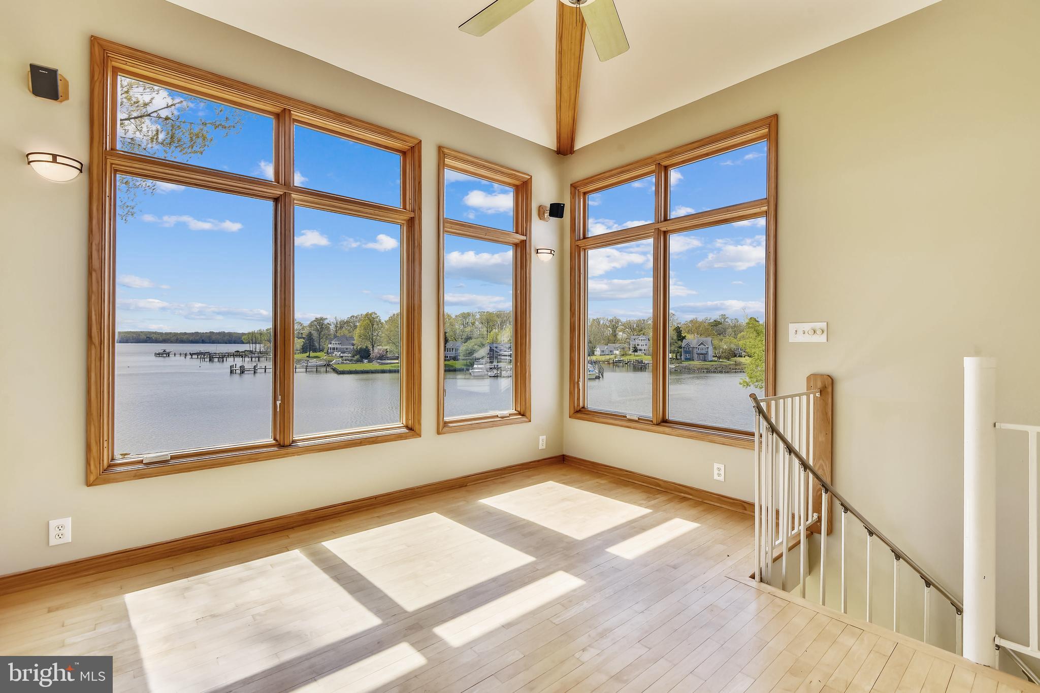 EDGEWATER - Residential