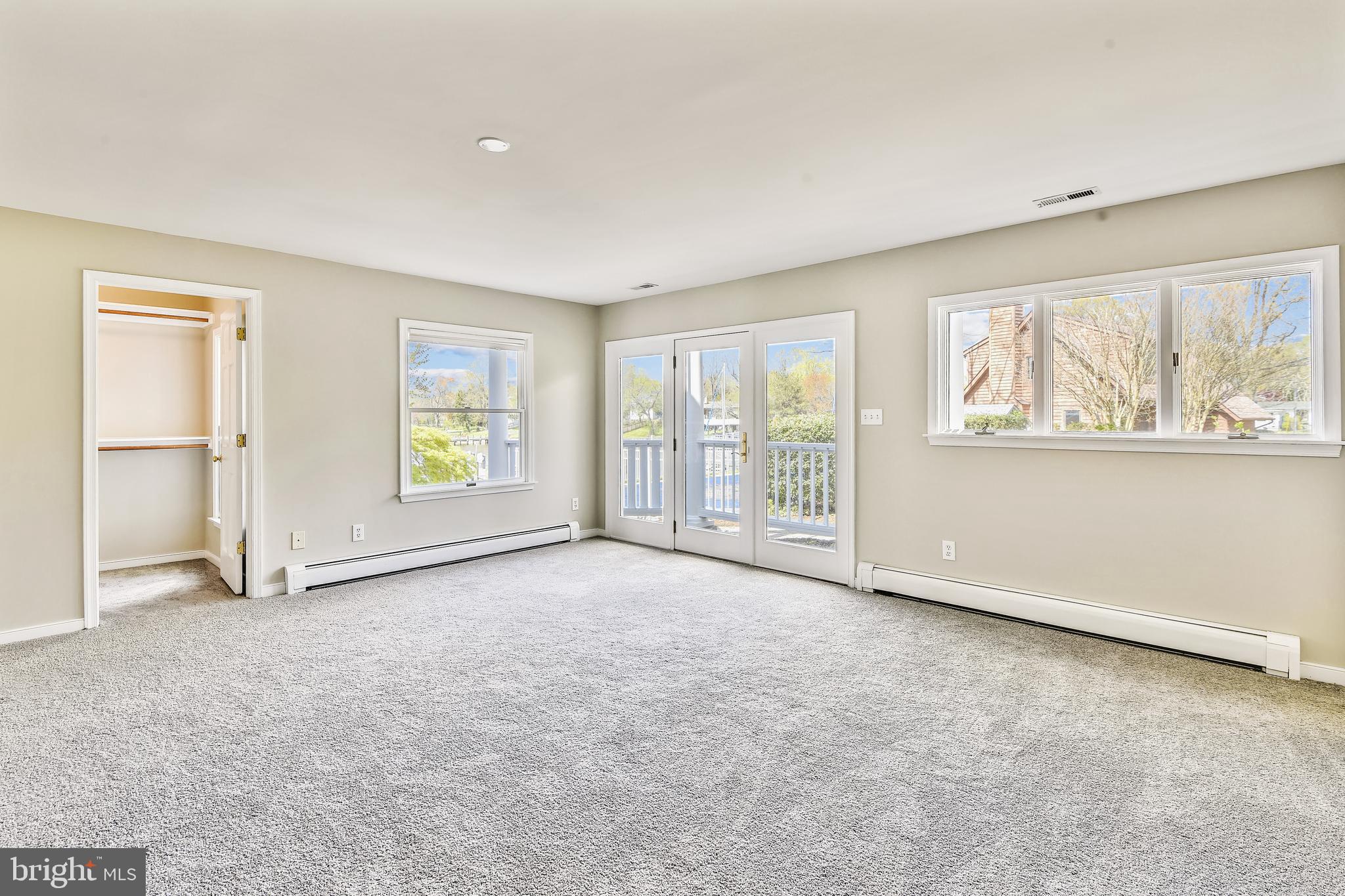 EDGEWATER - Residential