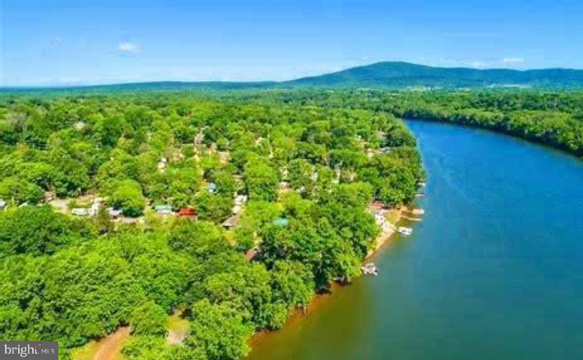 RIVER BEND - Land