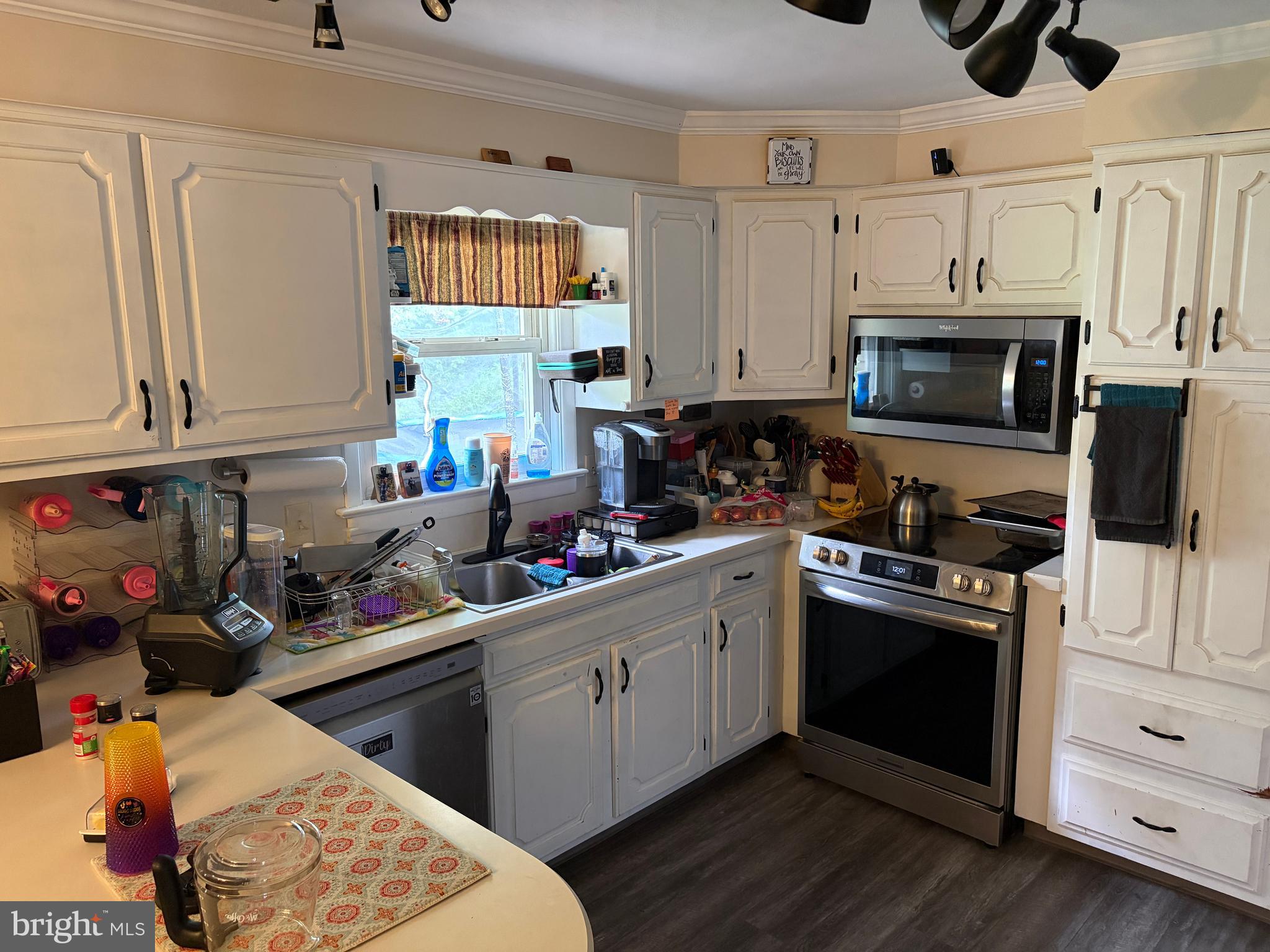 PLEASUREVILLE - Residential