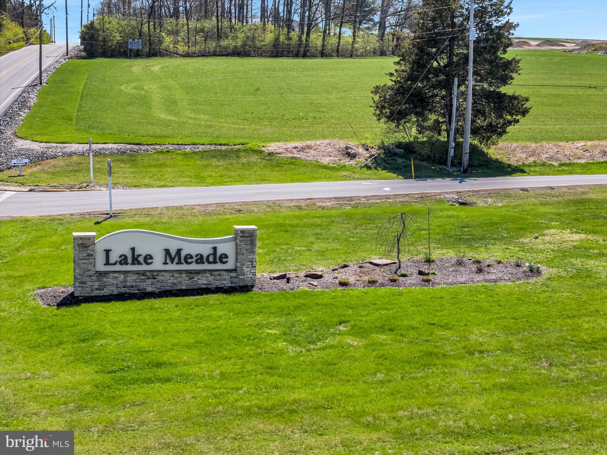 LAKE MEADE - Land