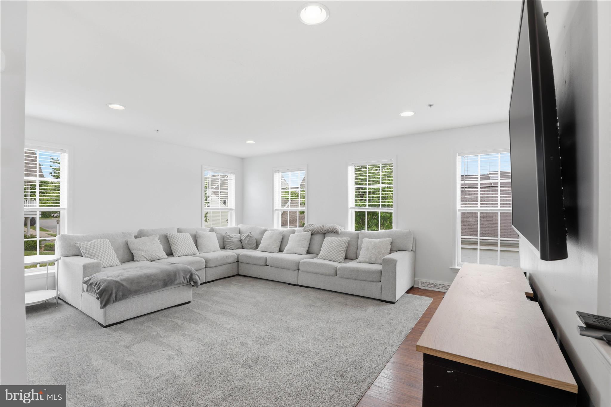 FLORIN HILL - Residential