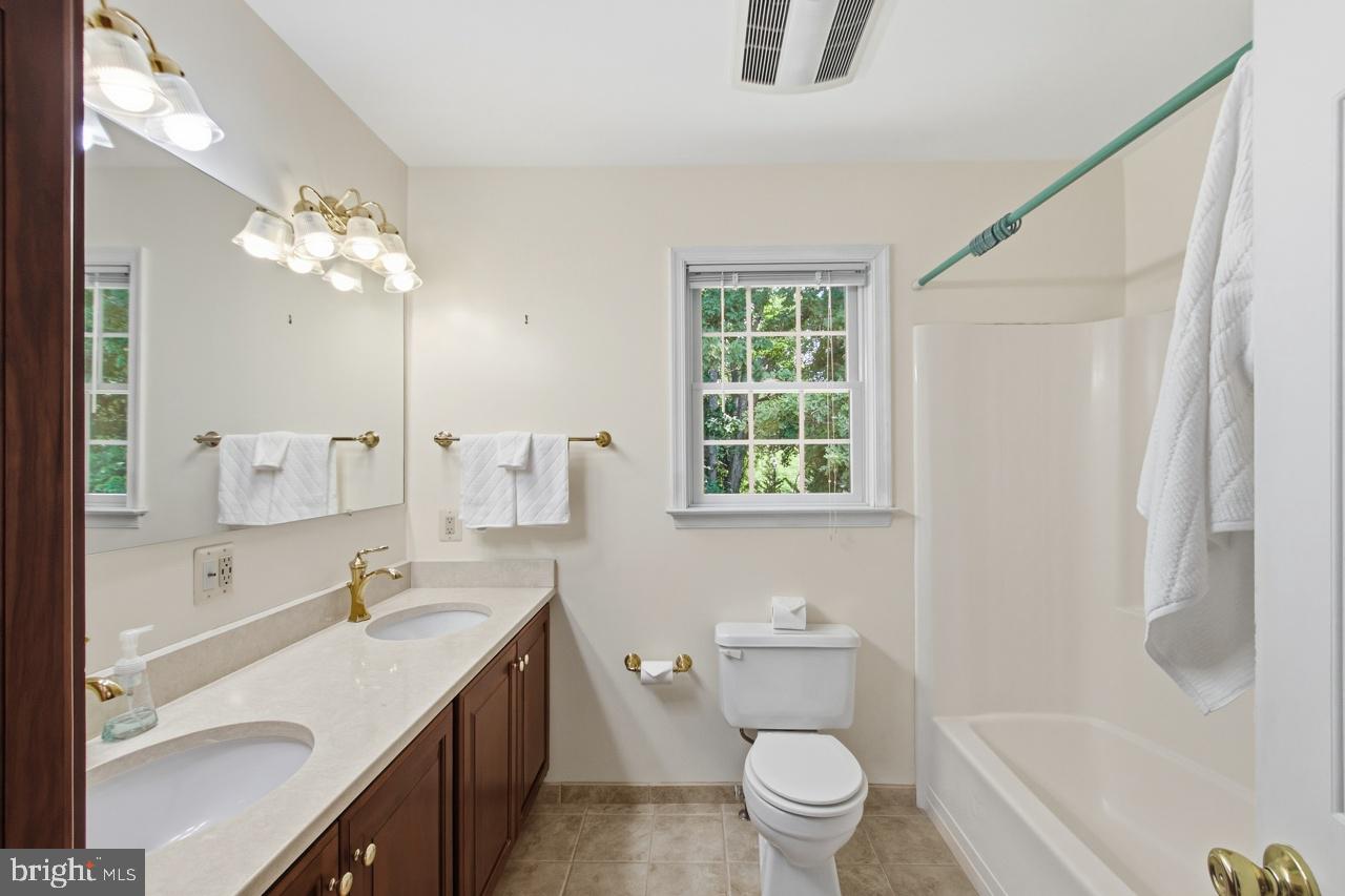 FOUR OAKS ESTATES - Residential