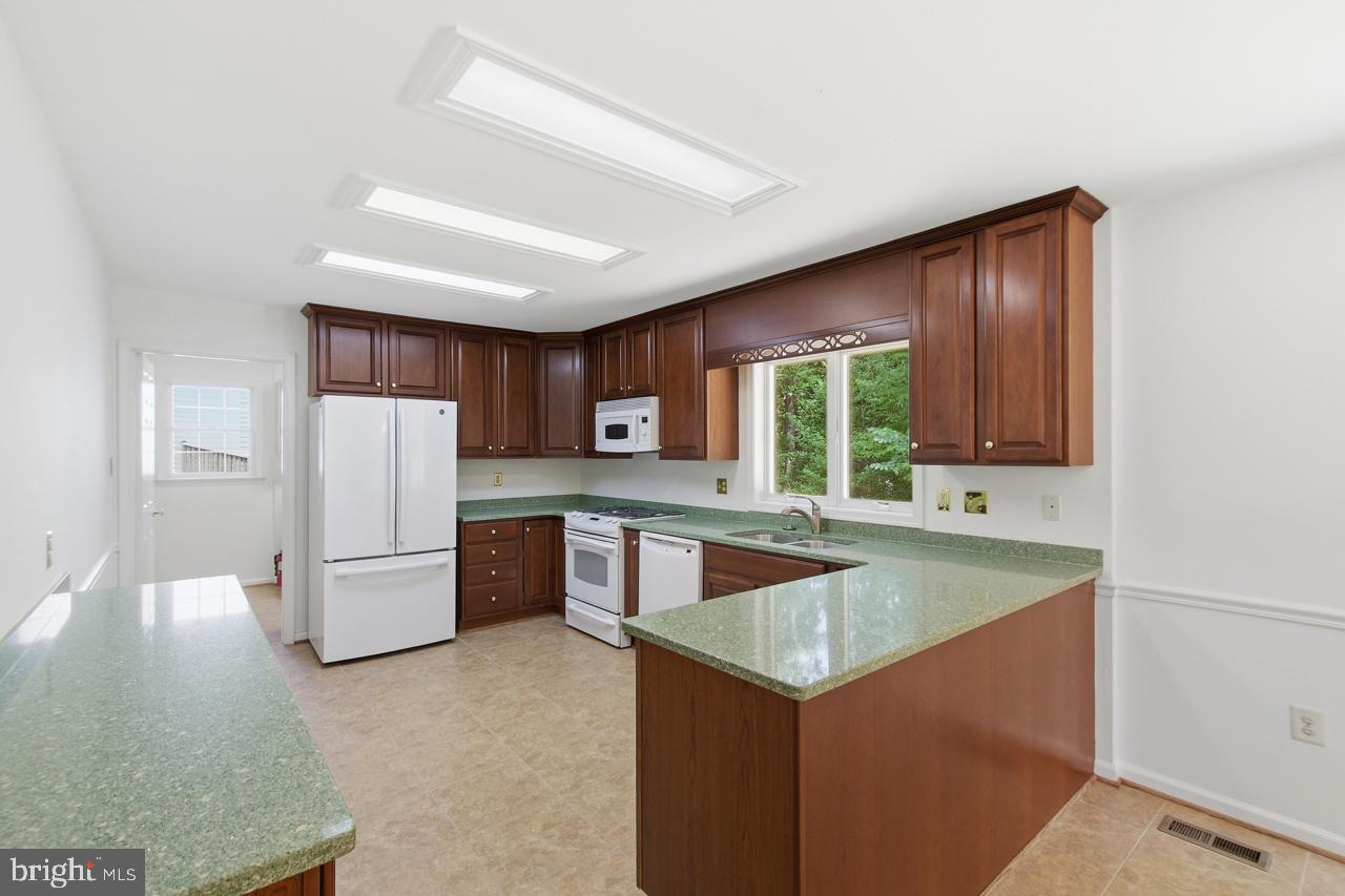 FOUR OAKS ESTATES - Residential