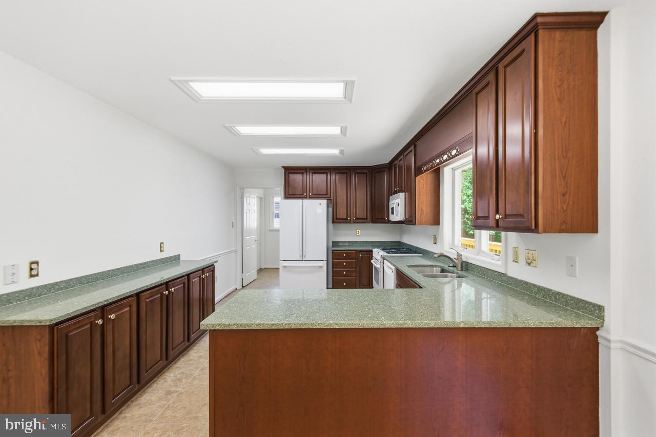 FOUR OAKS ESTATES - Residential