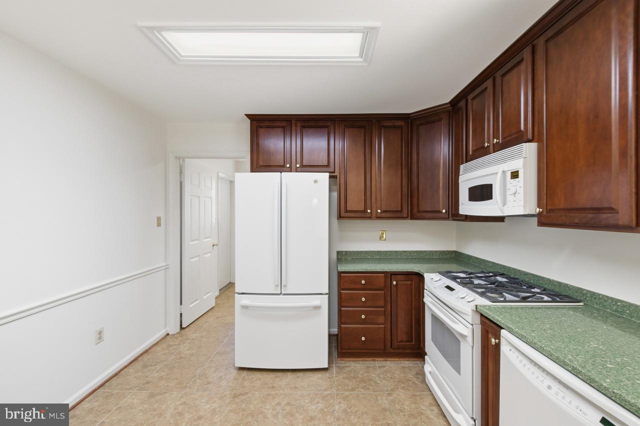 FOUR OAKS ESTATES - Residential