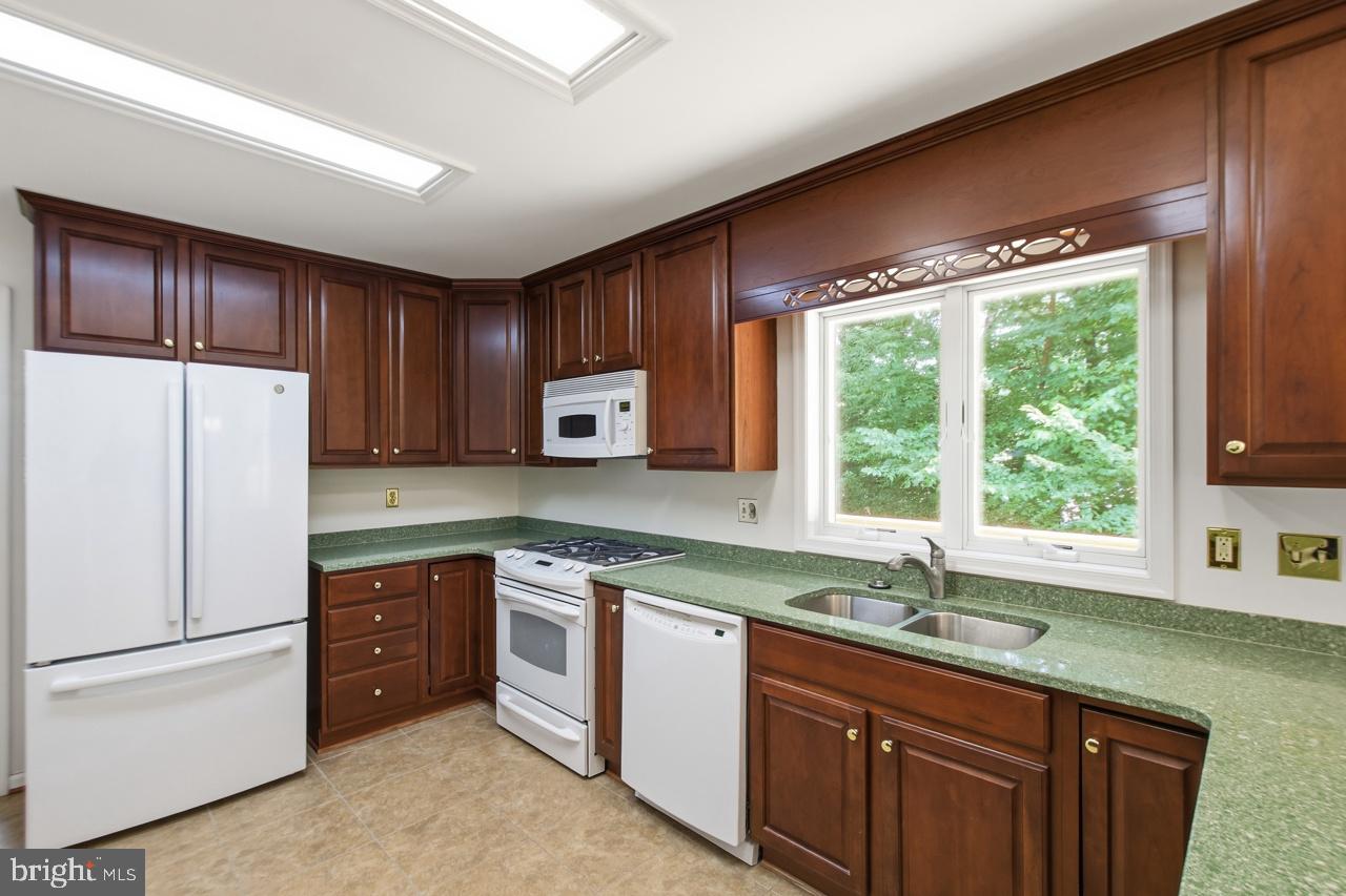 FOUR OAKS ESTATES - Residential