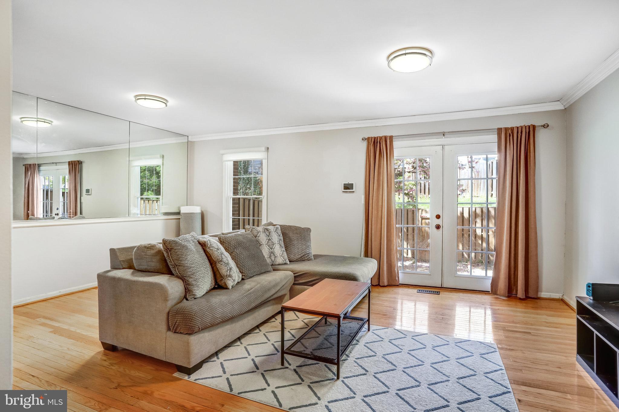 SHADOW OAK - Residential