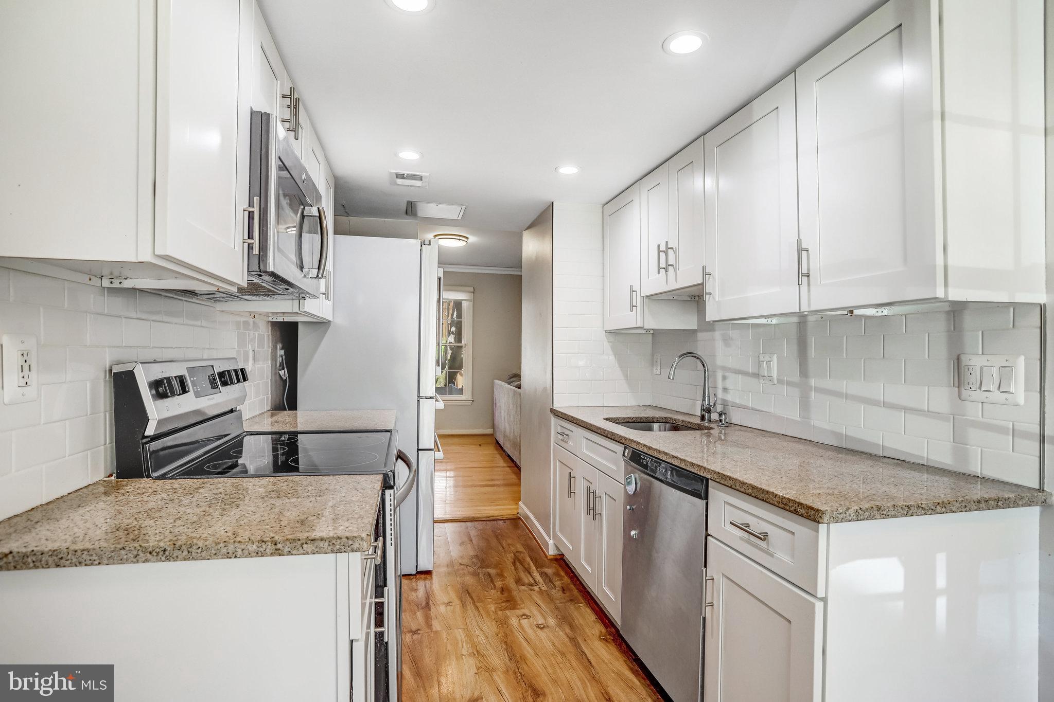 SHADOW OAK - Residential