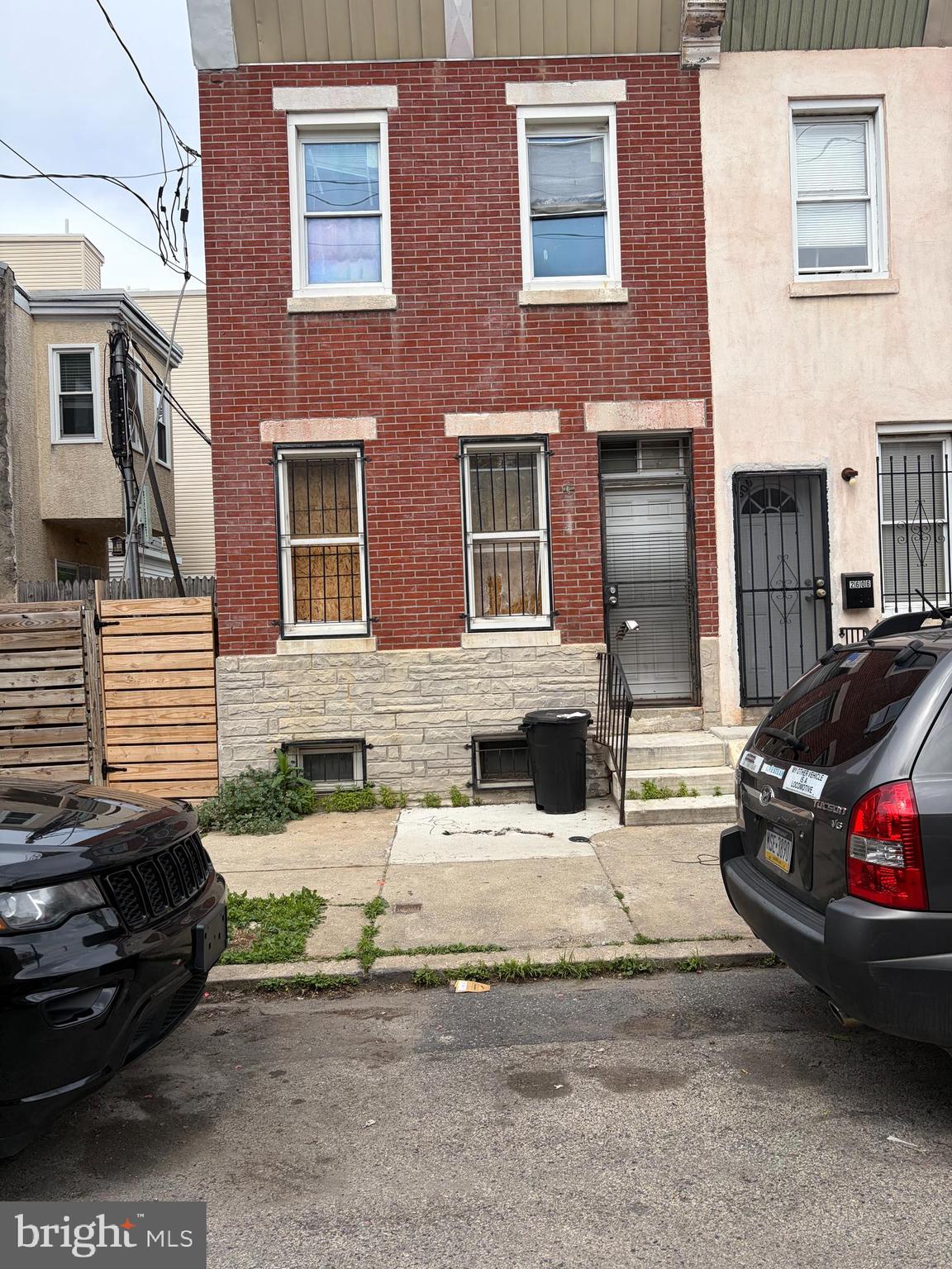 EAST KENSINGTON - Residential