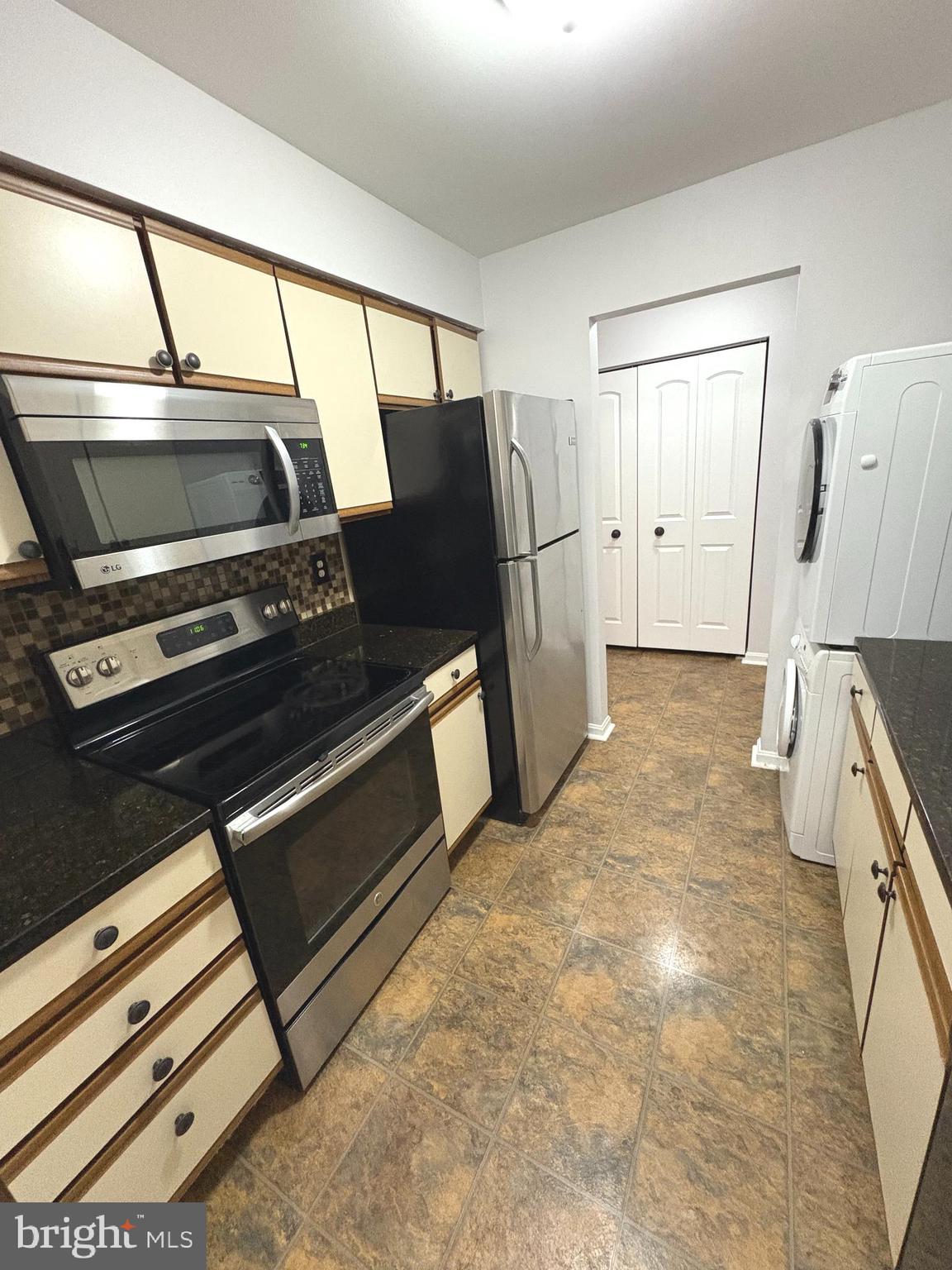 MONTGOMERY RUN - Residential Lease