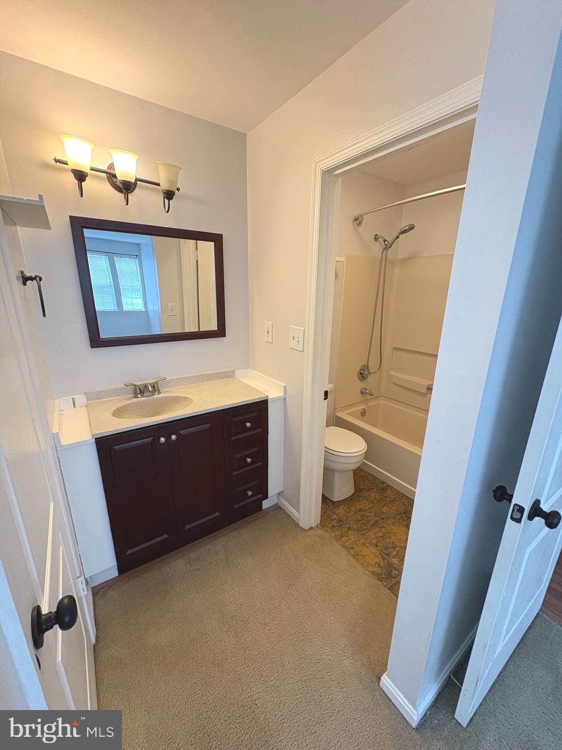 MONTGOMERY RUN - Residential Lease