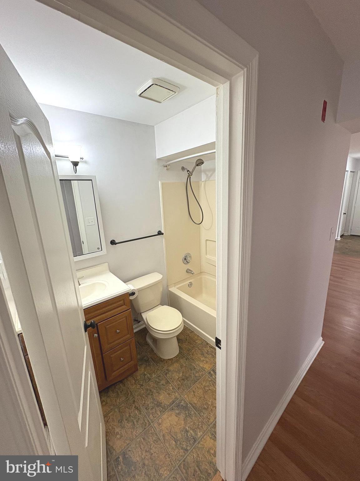 MONTGOMERY RUN - Residential Lease