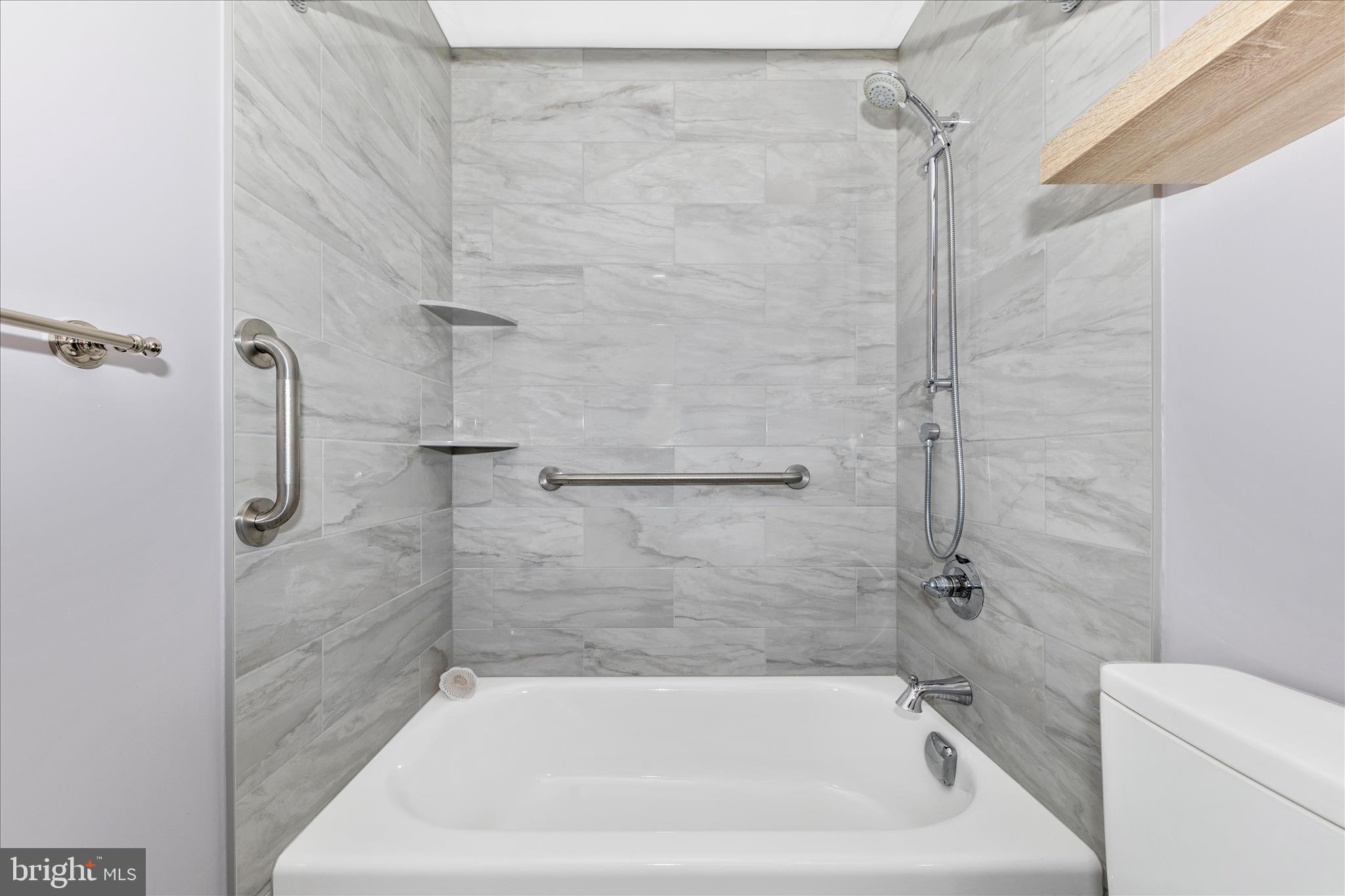 NORTH CREEK VILLAS - Residential