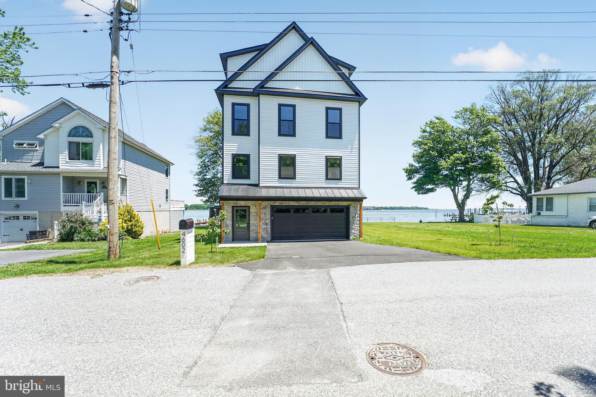MERRITT SHORES - Residential