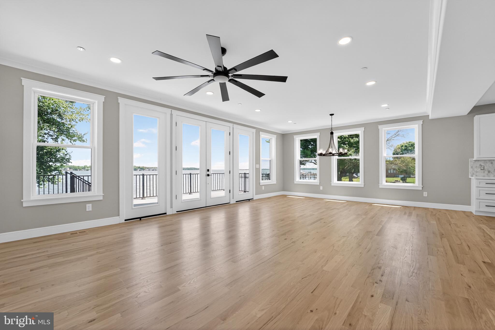 MERRITT SHORES - Residential
