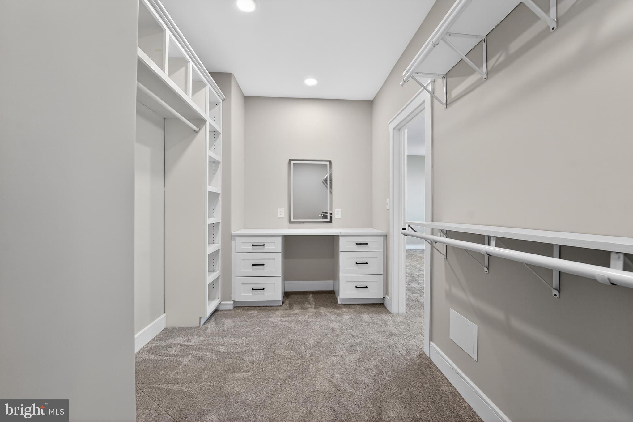 MERRITT SHORES - Residential