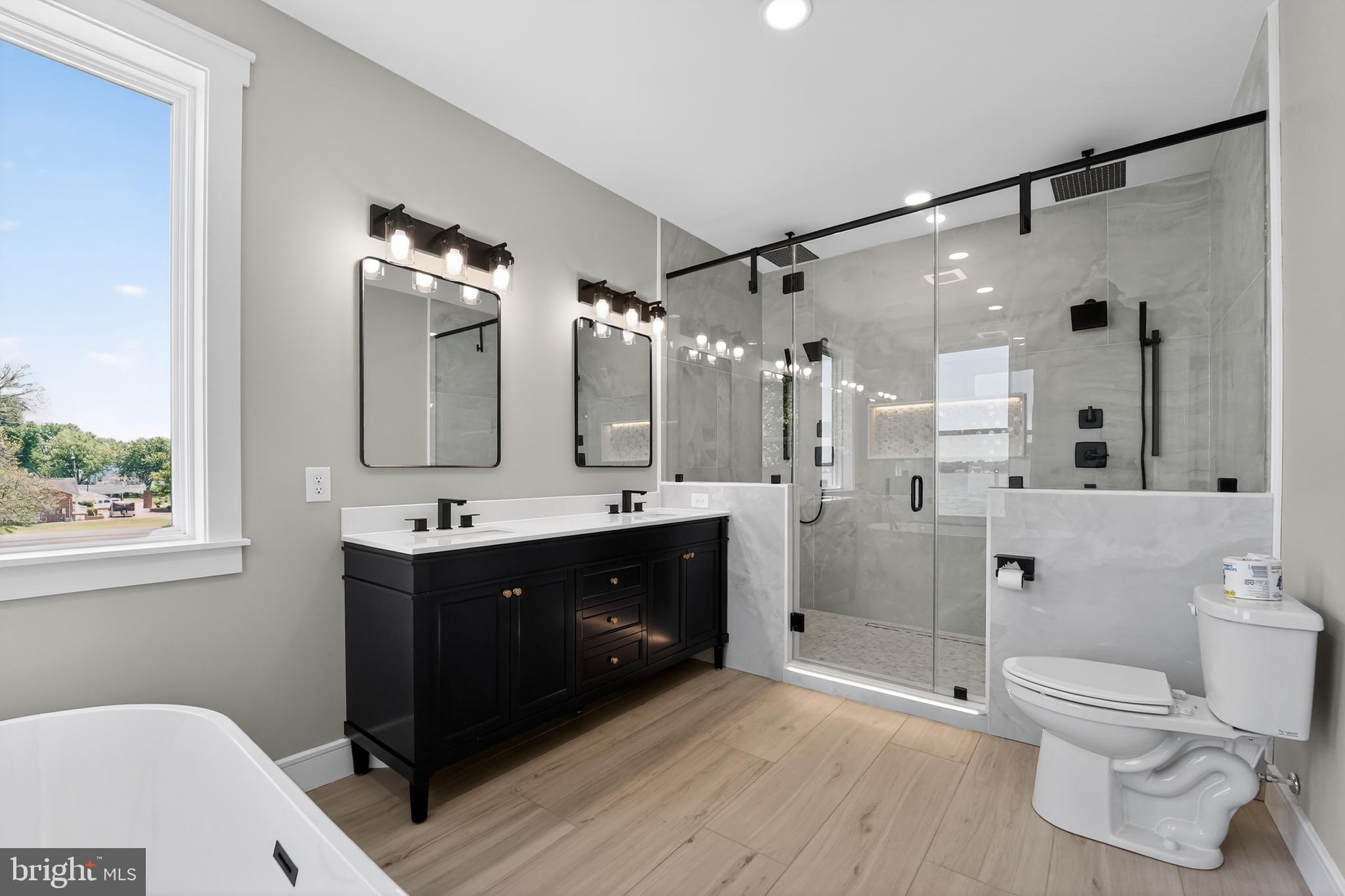 MERRITT SHORES - Residential