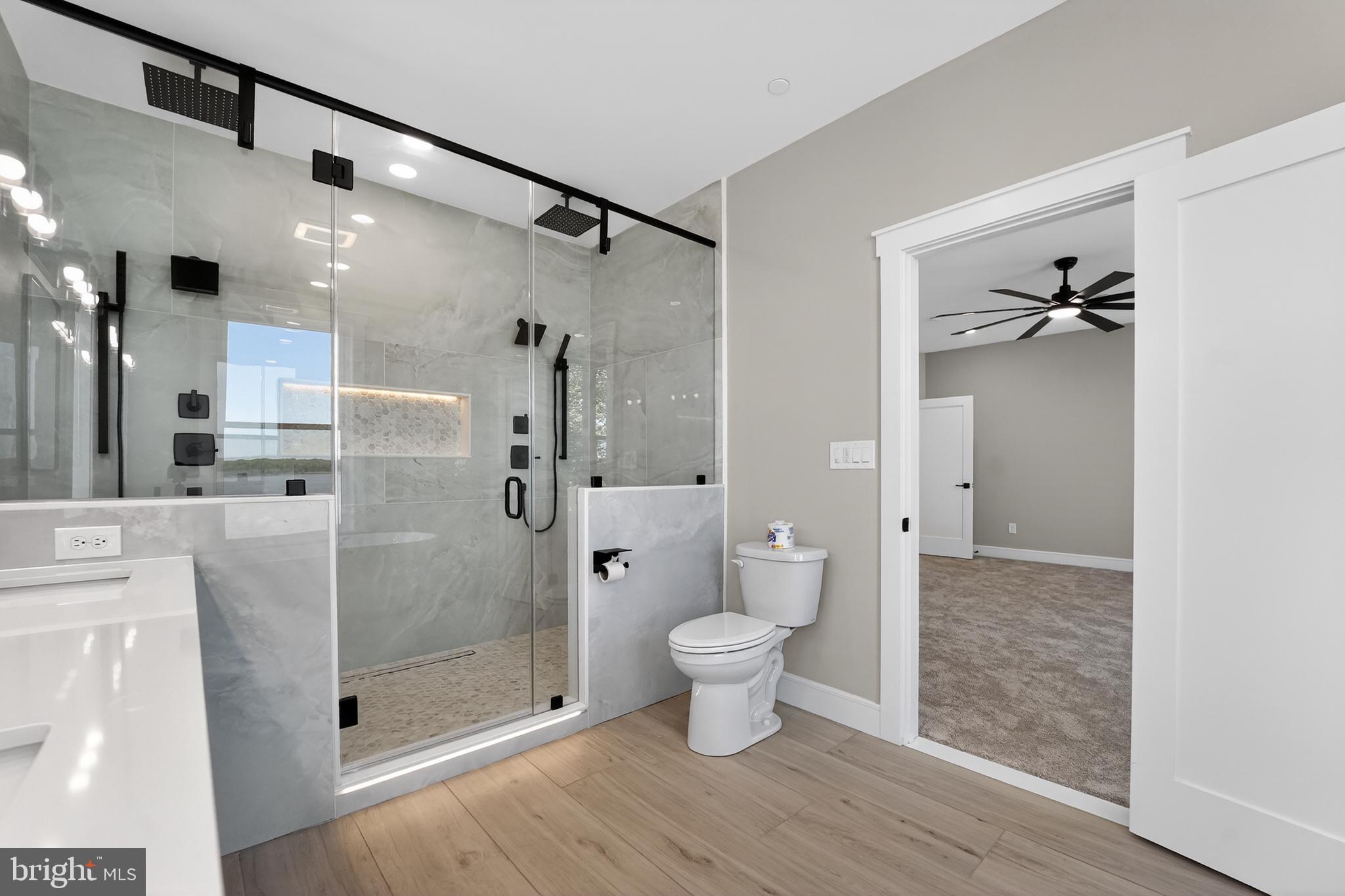 MERRITT SHORES - Residential