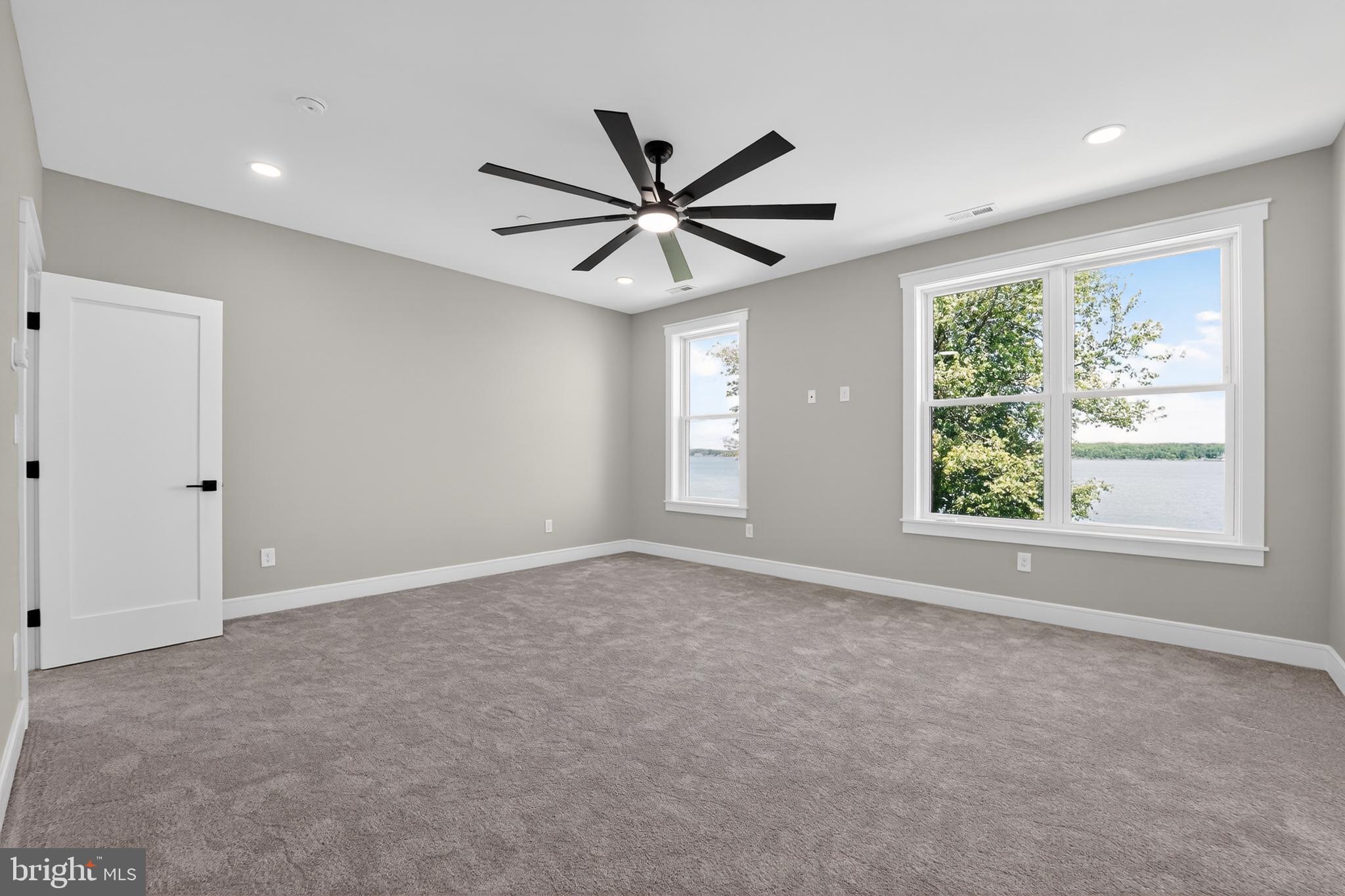 MERRITT SHORES - Residential