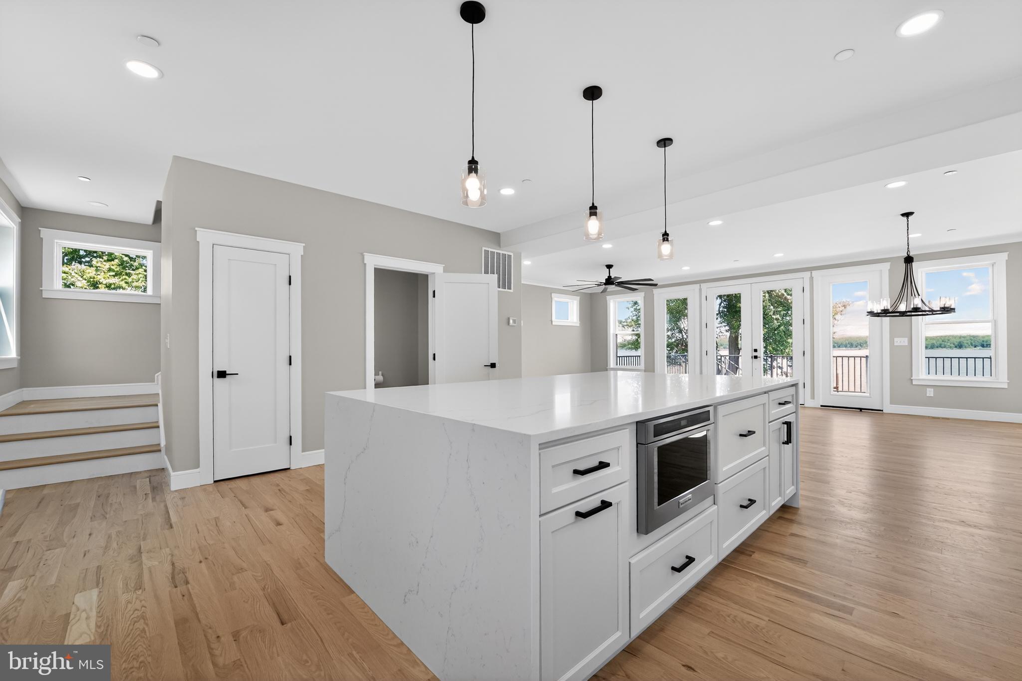 MERRITT SHORES - Residential