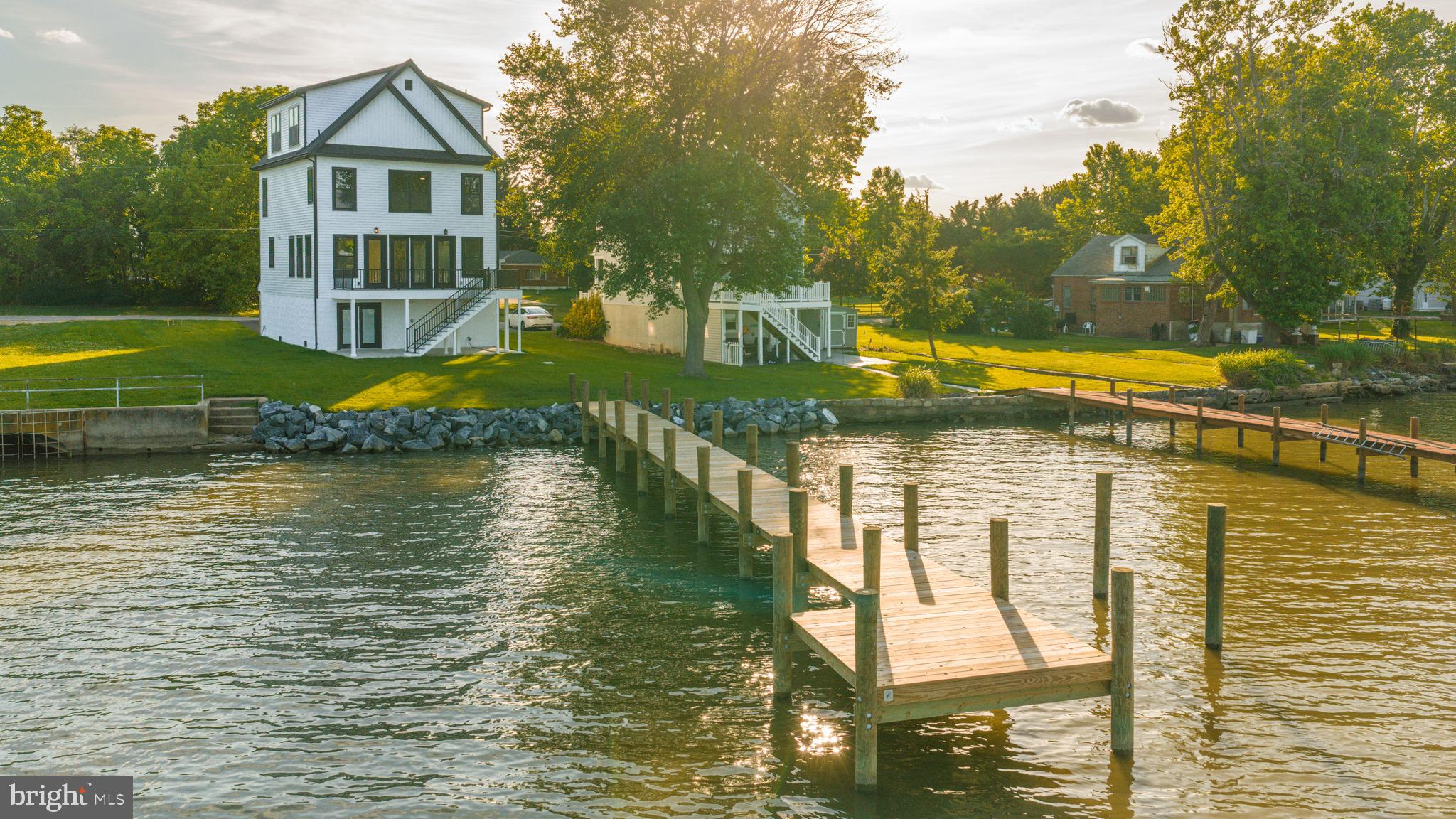 MERRITT SHORES - Residential