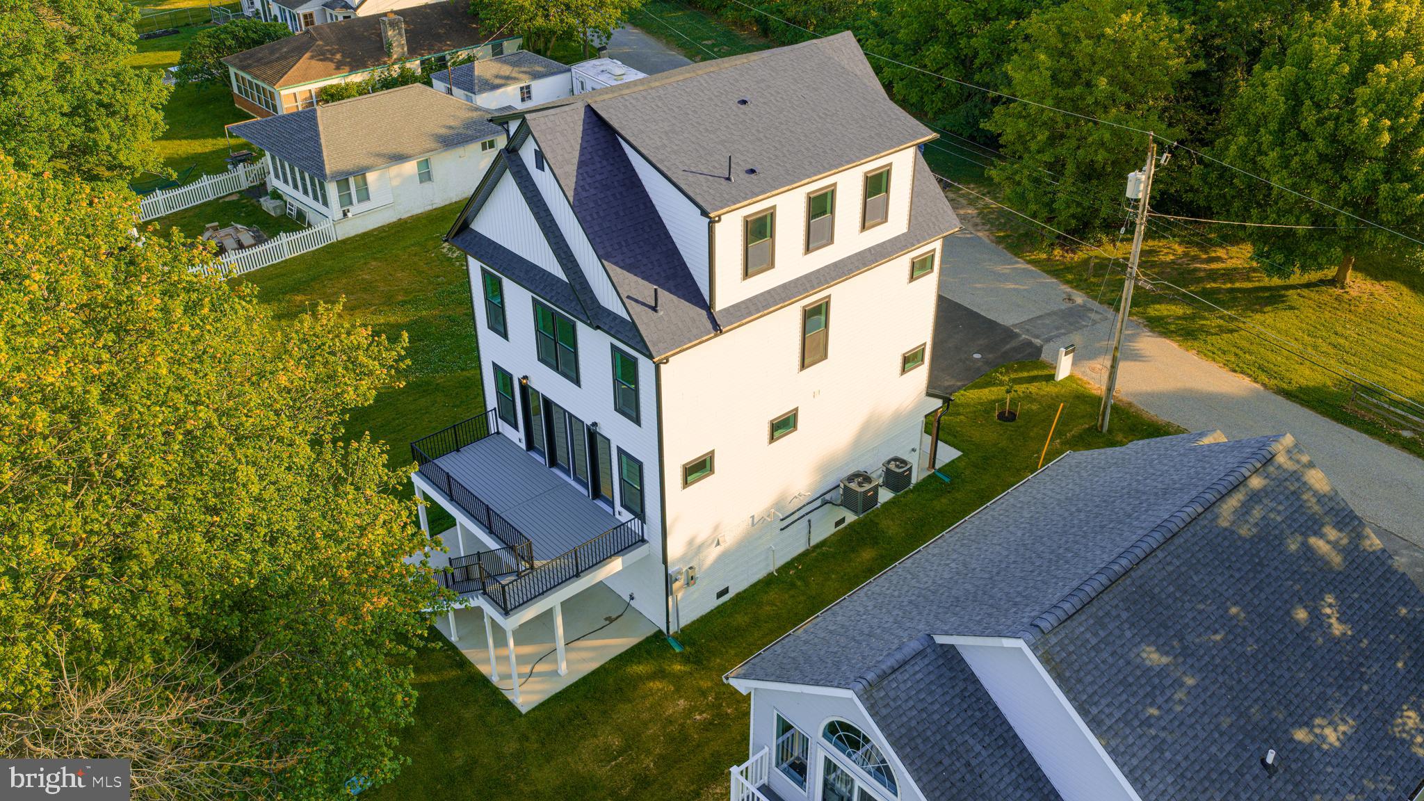 MERRITT SHORES - Residential