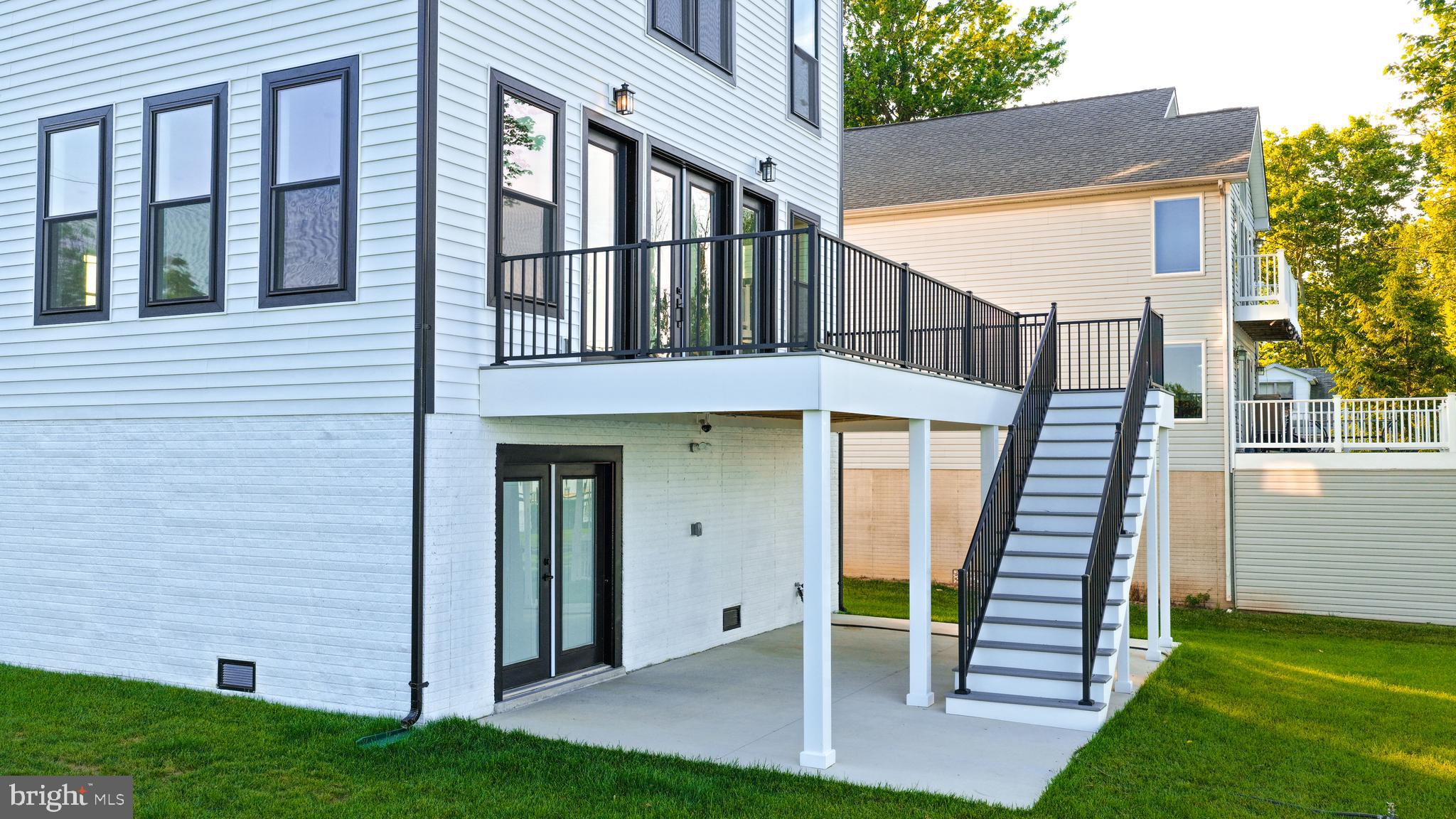 MERRITT SHORES - Residential